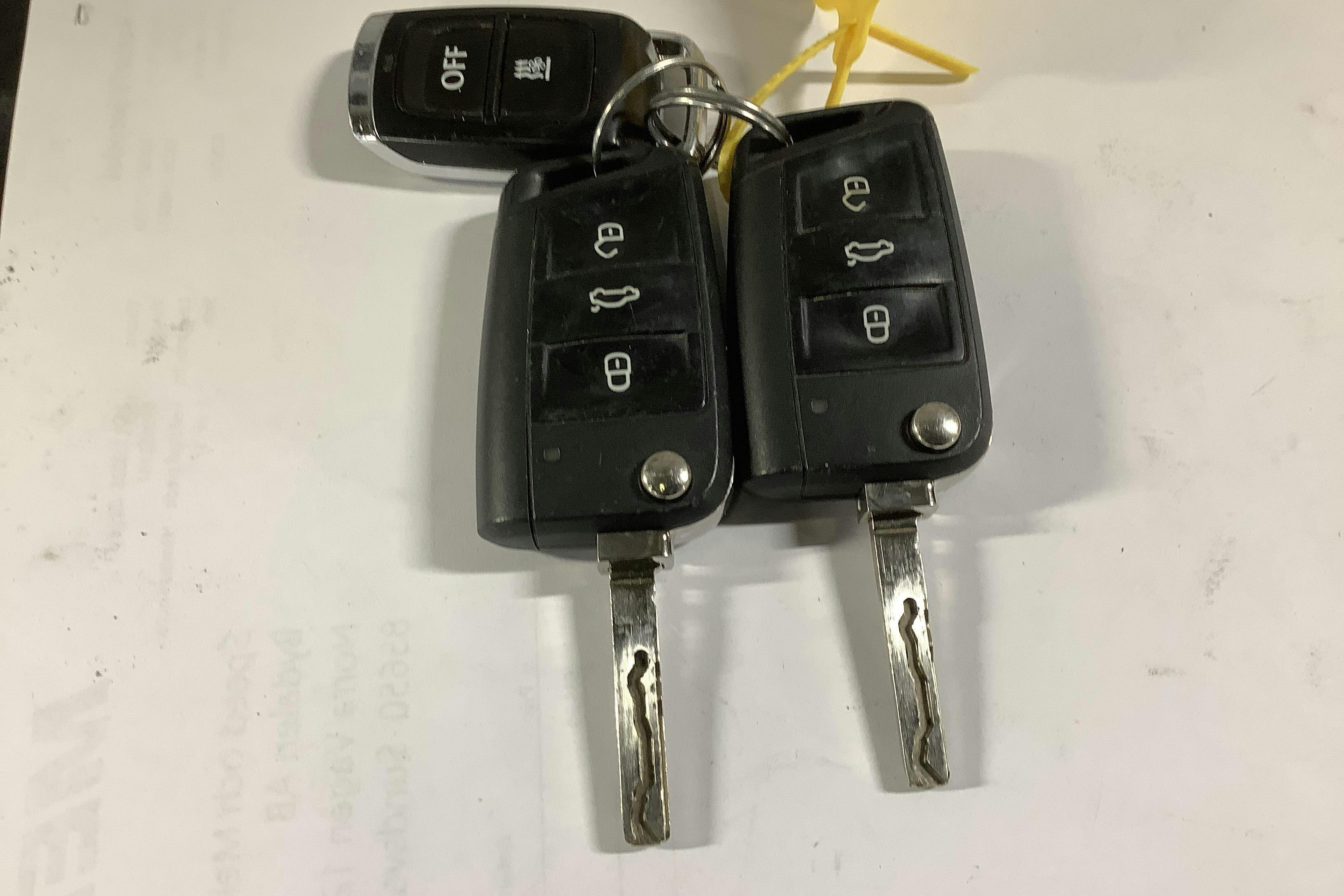 Presentationsfoto 17 av 17: VW T-Roc 2.0 TDI 4MOTION (150hk) - 23 369 mil - Automat - vit - 2021