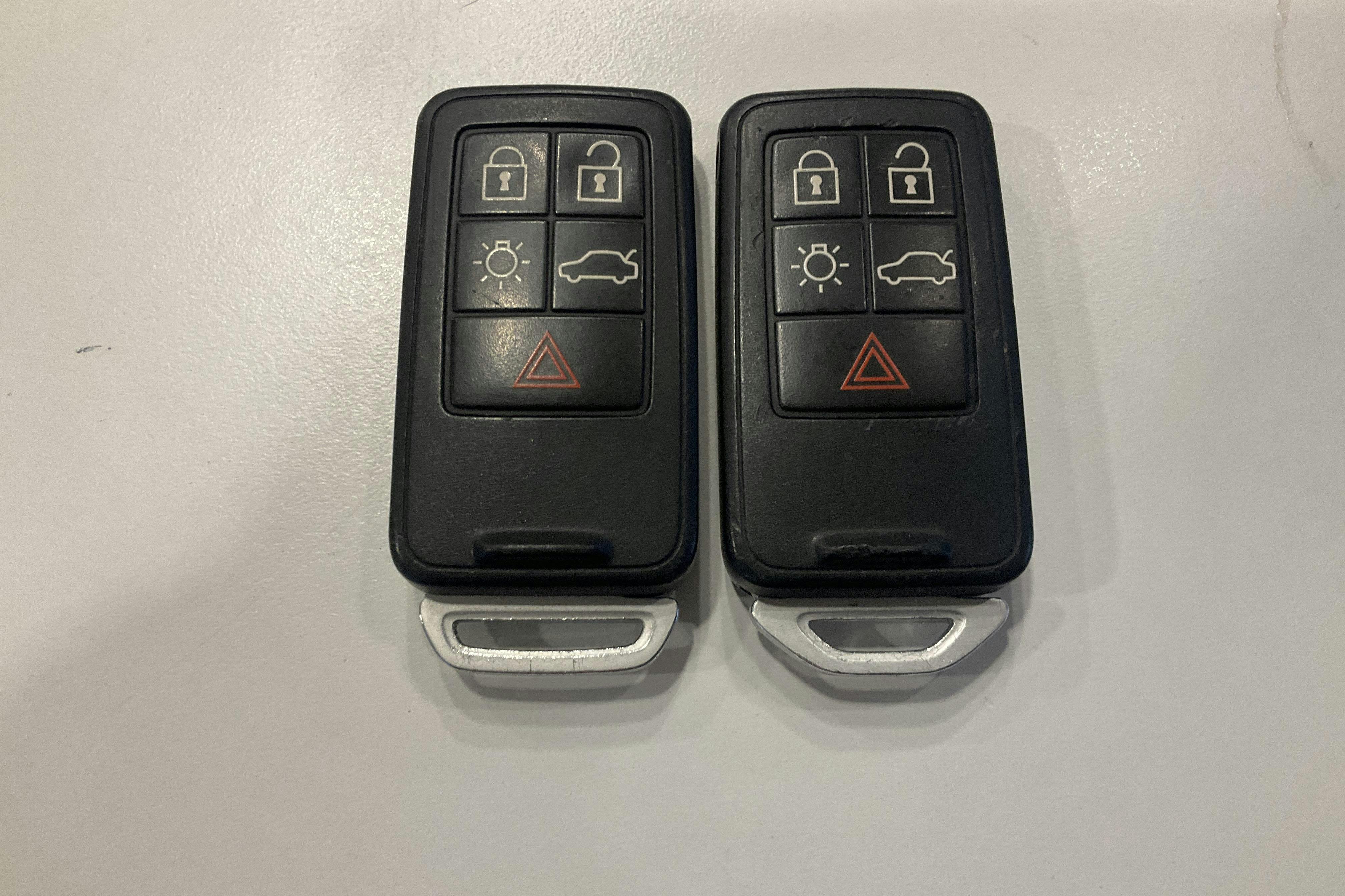 Presentation photo 17 of 17: Volvo V40 T2 (120hk) - 170 980 km - Manual - white - 2015