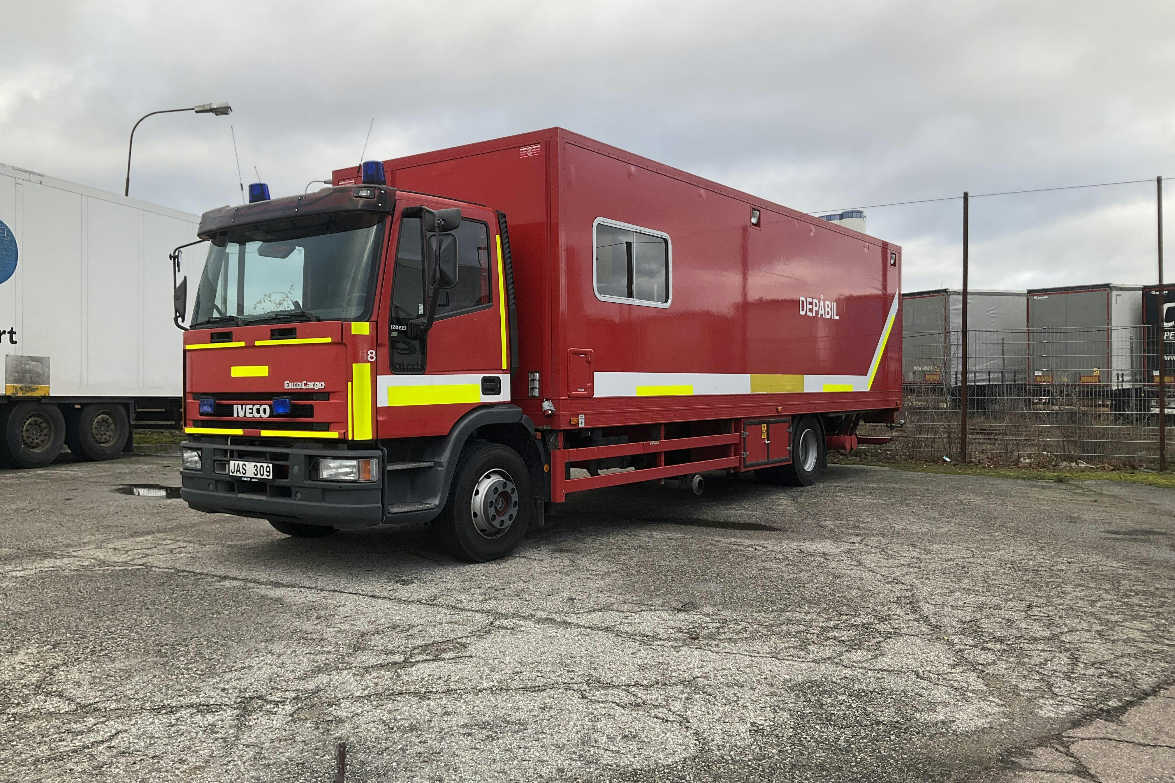 Presentationsfoto 1 av 16: Iveco EuroCargo 120E23 - 294 699 km - Automat - röd - 1999