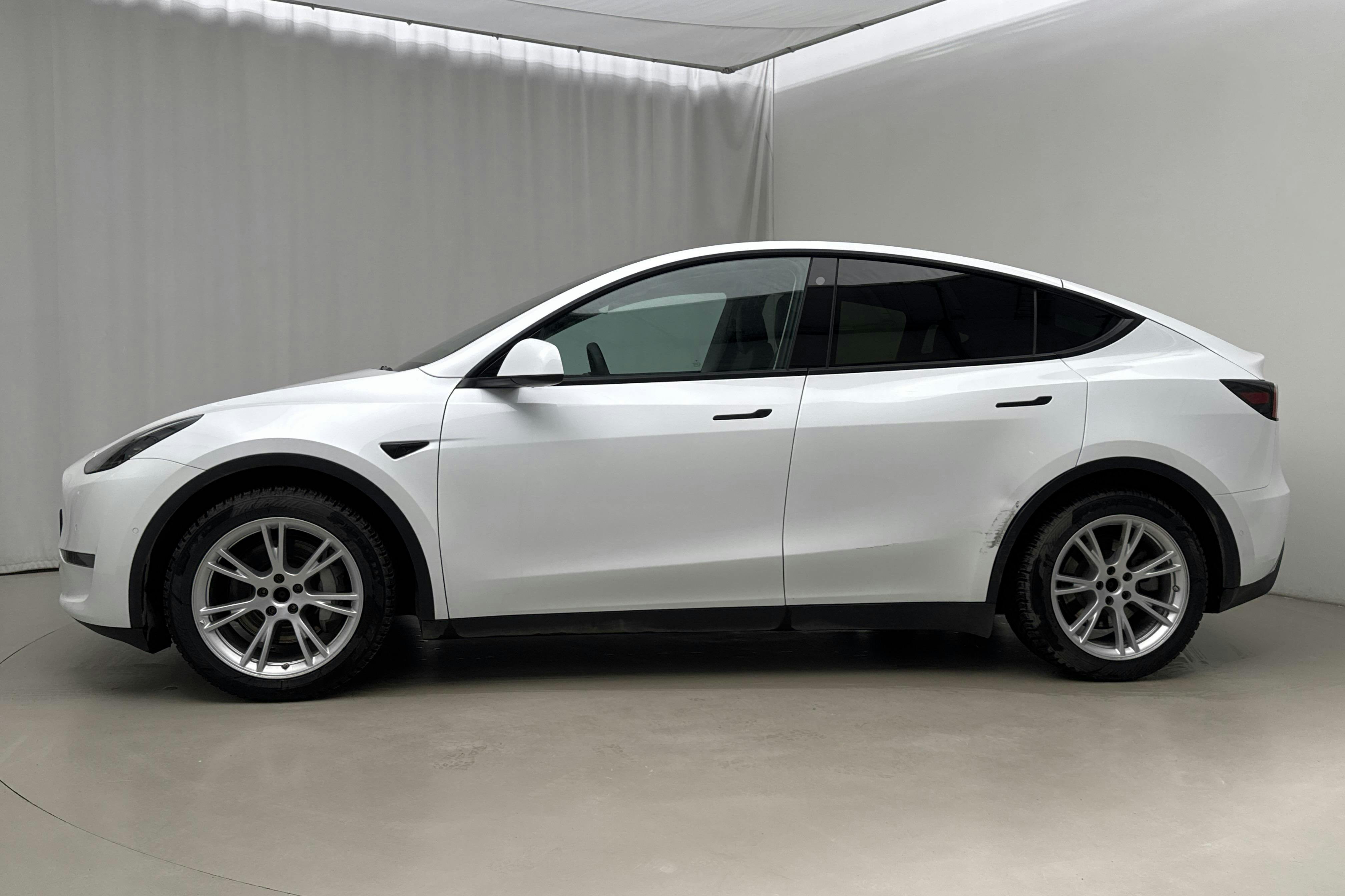 Presentation photo 2 of 23: Tesla Model Y Long Range Dual Motor AWD - 76 060 km - Automatic - white - 2022