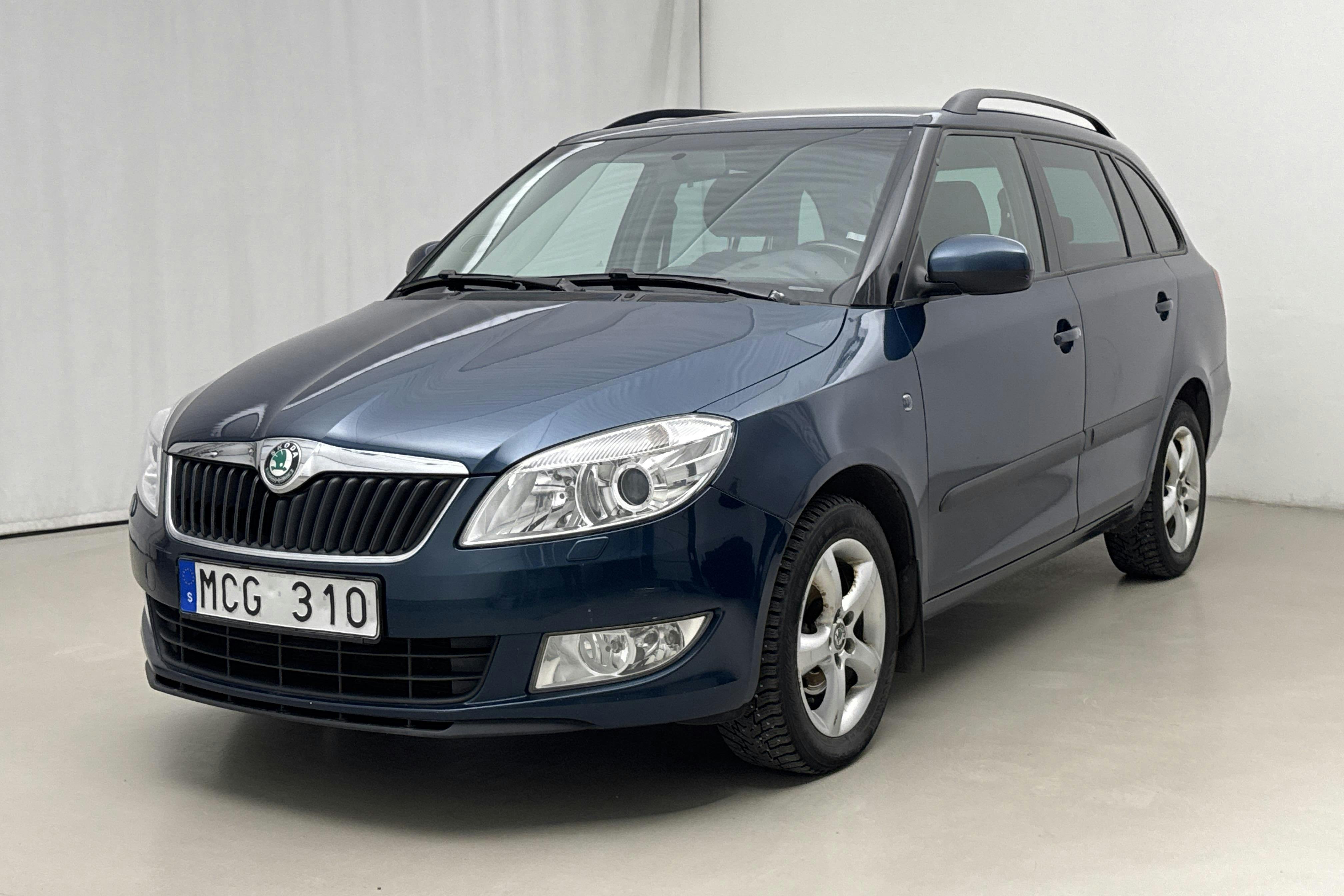 Presentation photo 1 of 16: Skoda Fabia 1.2 TSI Combi (86hk) - 187 290 km - Manual - Dark Blue - 2012