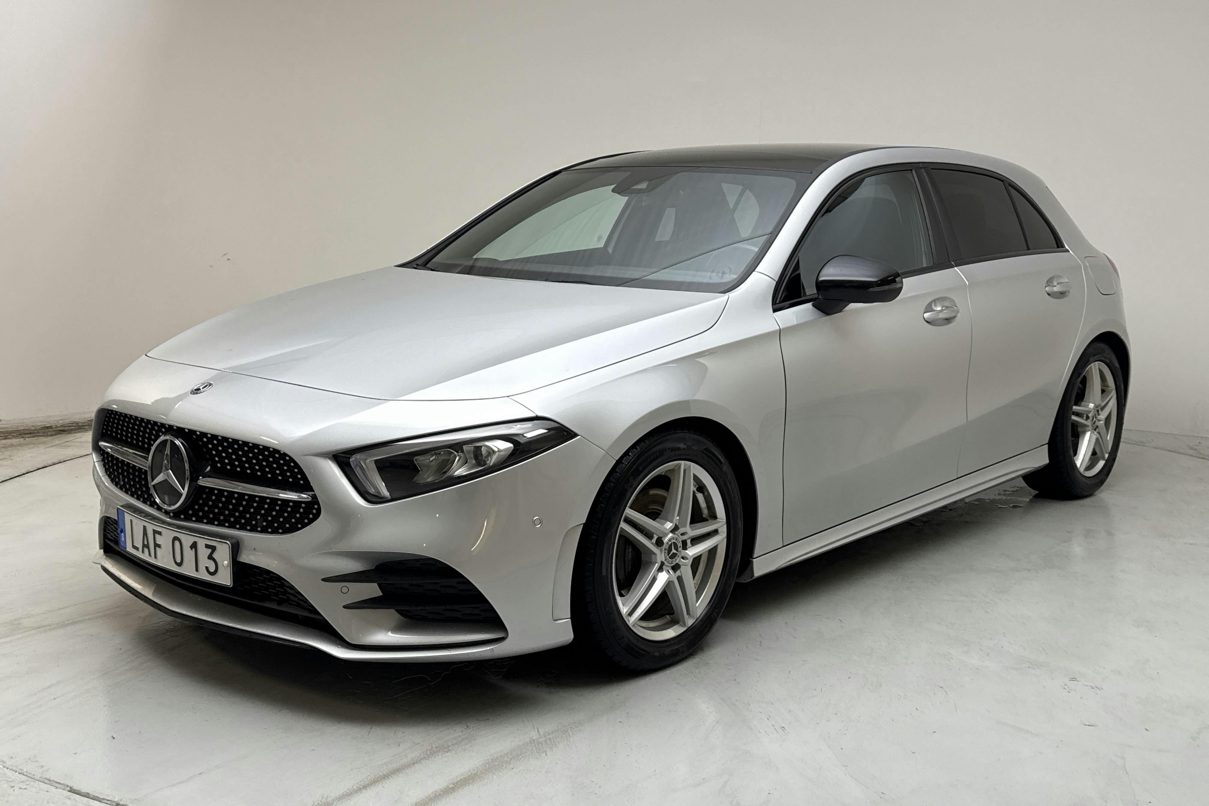Presentation photo 1 of 18: Mercedes A 200 5dr W177 (163hk) - 60 620 km - Automatic - silver - 2018