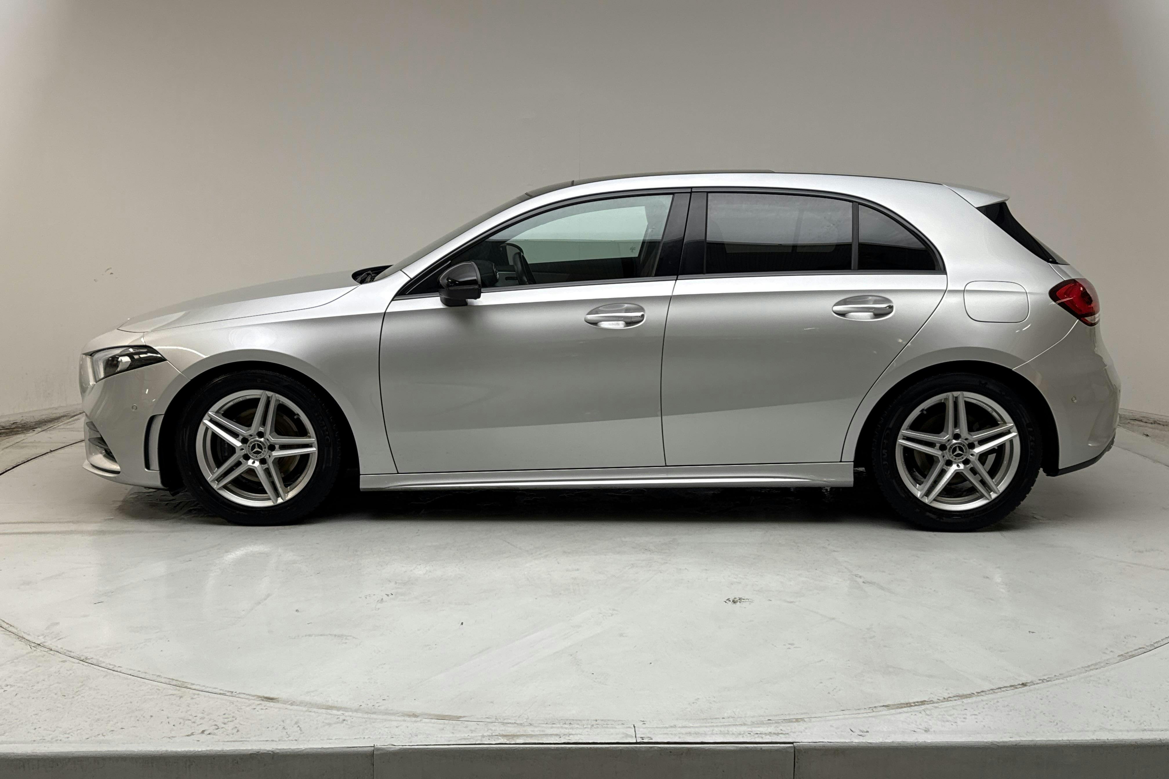 Presentation photo 2 of 18: Mercedes A 200 5dr W177 (163hk) - 60 620 km - Automatic - silver - 2018