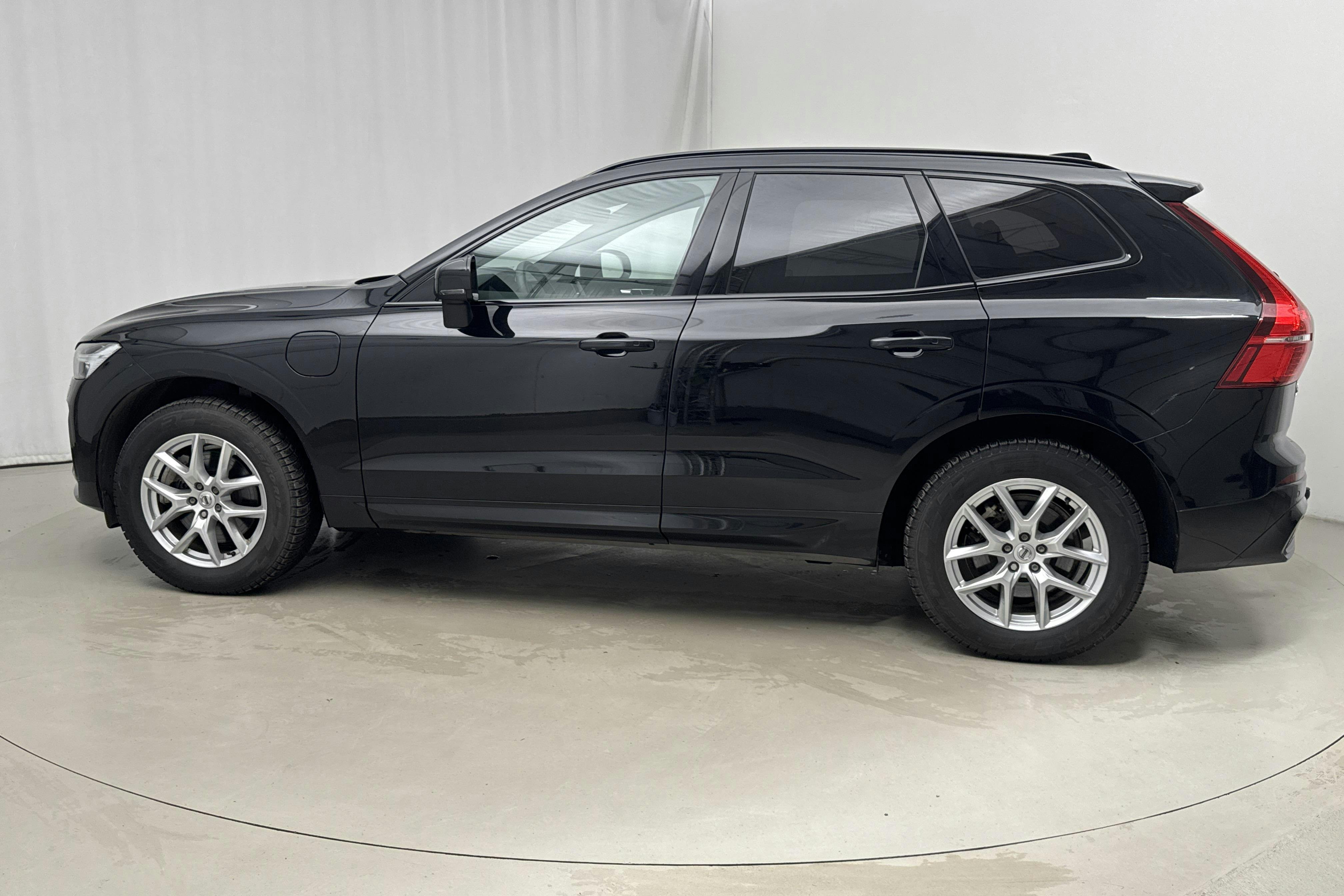 Präsentationsfoto 2 von 23: Volvo XC60 T6 AWD Recharge (350hk) - 38 820 Kilometer - Verkaufsautomat - Schwarz - 2023