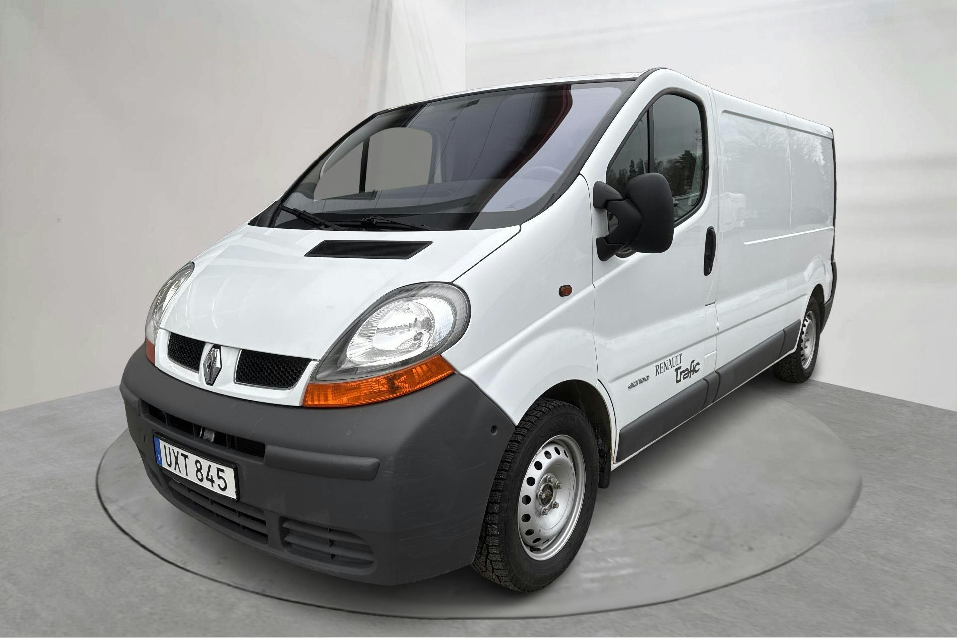 Presentation photo 1 of 15: Renault Trafic 1.9 dCi Skåp (100hk) - 117 900 km - Manual - white - 2004
