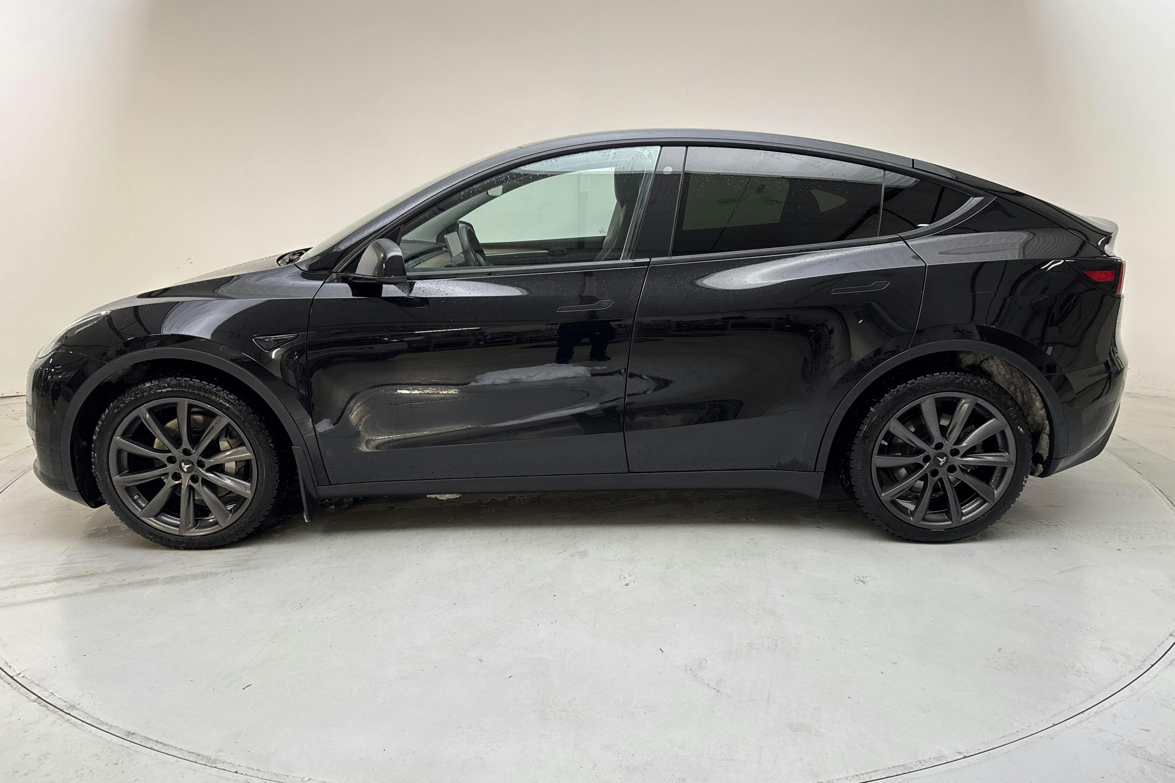 Presentationsfoto 2 av 20: Tesla Model Y Long Range Dual Motor AWD - 20 905 mil - Automat - svart - 2021