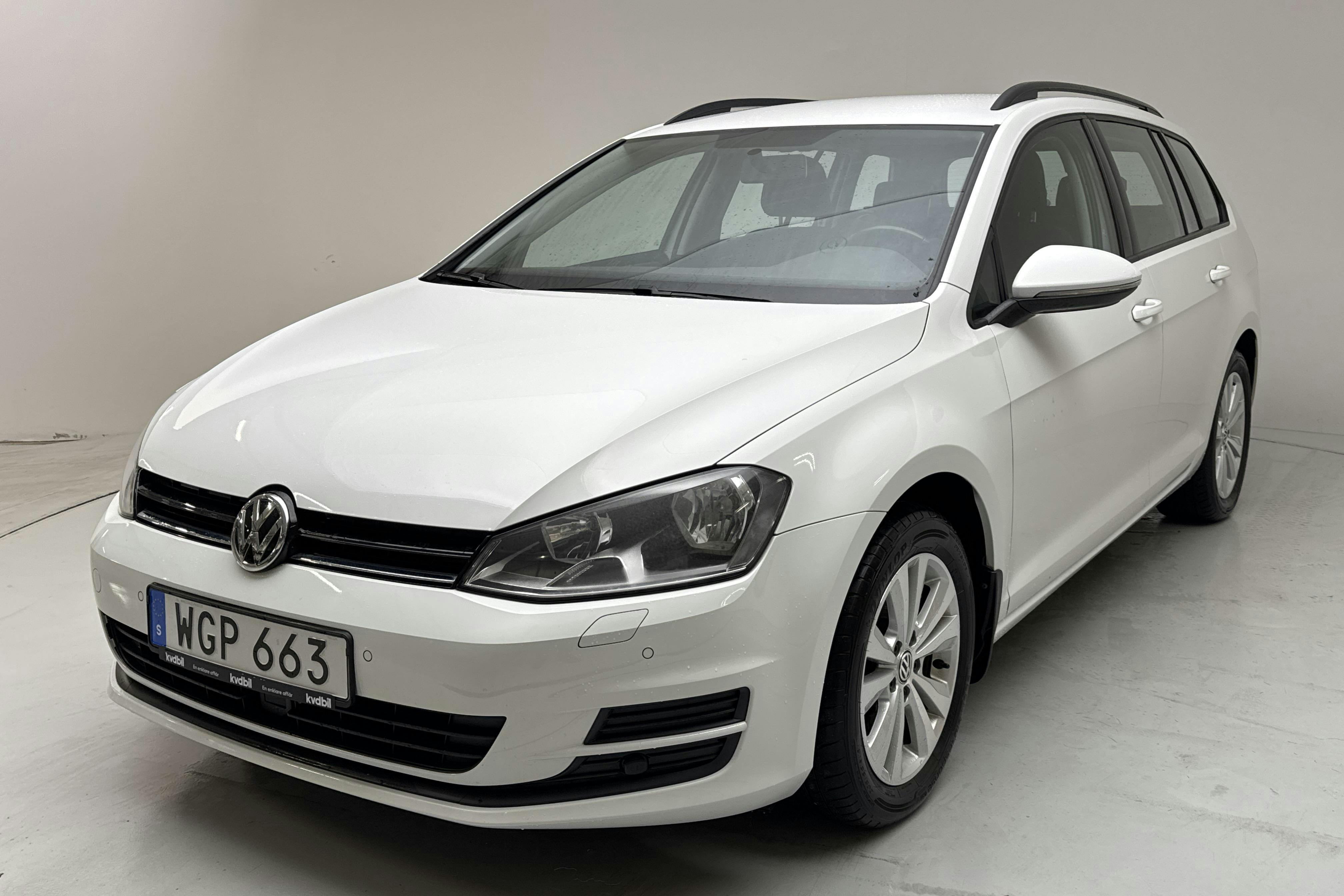 Presentationsfoto 1 av 13: VW Golf VII 1.4 TSI Multifuel Sportscombi (125hk) - 3 837 mil - Manuell - vit - 2016