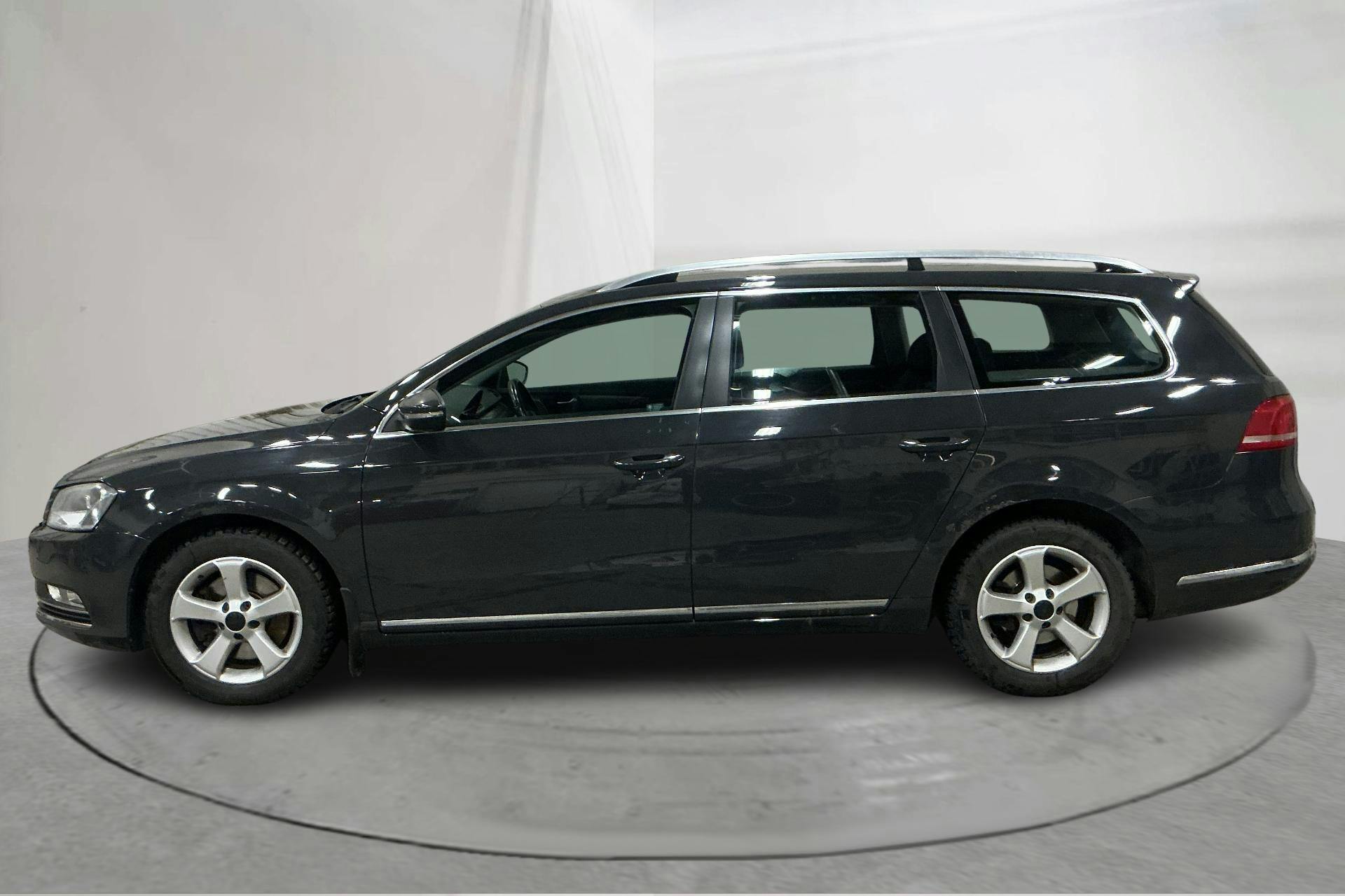 Presentationsfoto 2 av 16: VW Passat 1.4 TSI EcoFuel Variant (150hk) - 19 353 mil - Manuell - Dark Grey - 2012