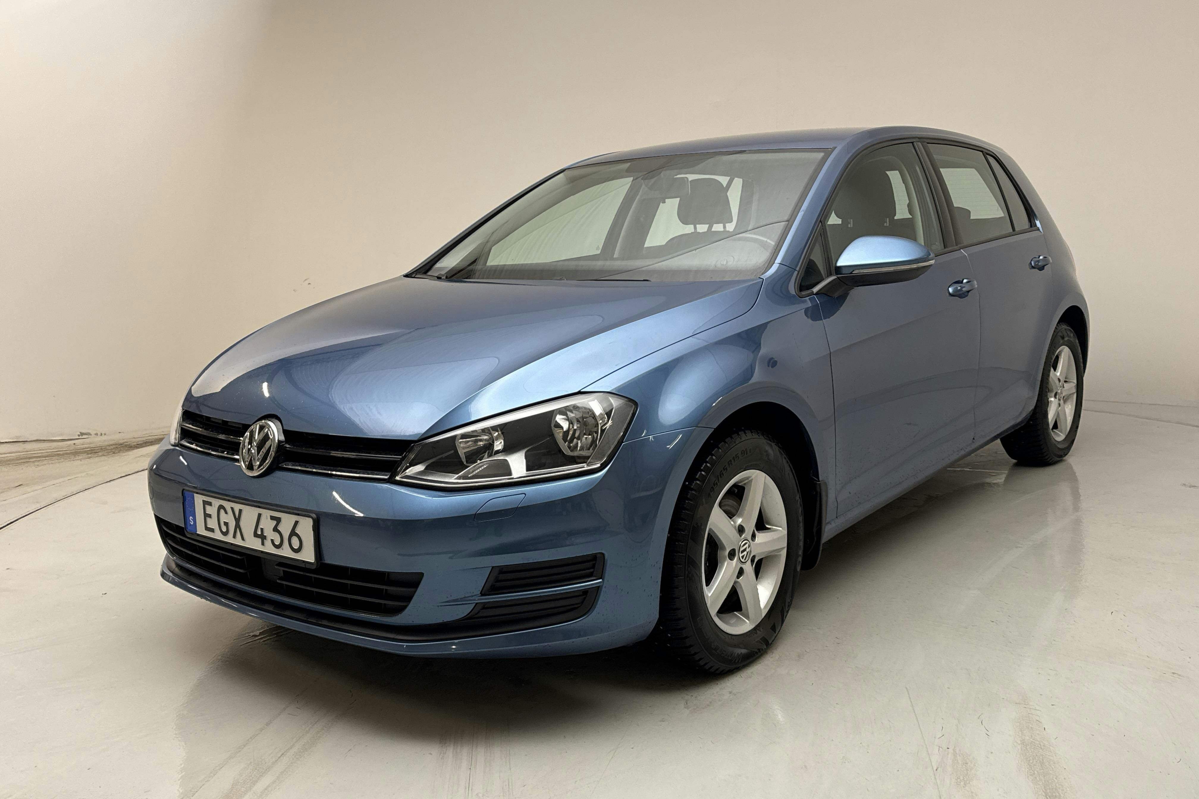 Presentationsfoto 1 av 15: VW Golf VII 1.2 TSI 5dr (105hk) - 11 154 mil - Manuell - blå - 2015