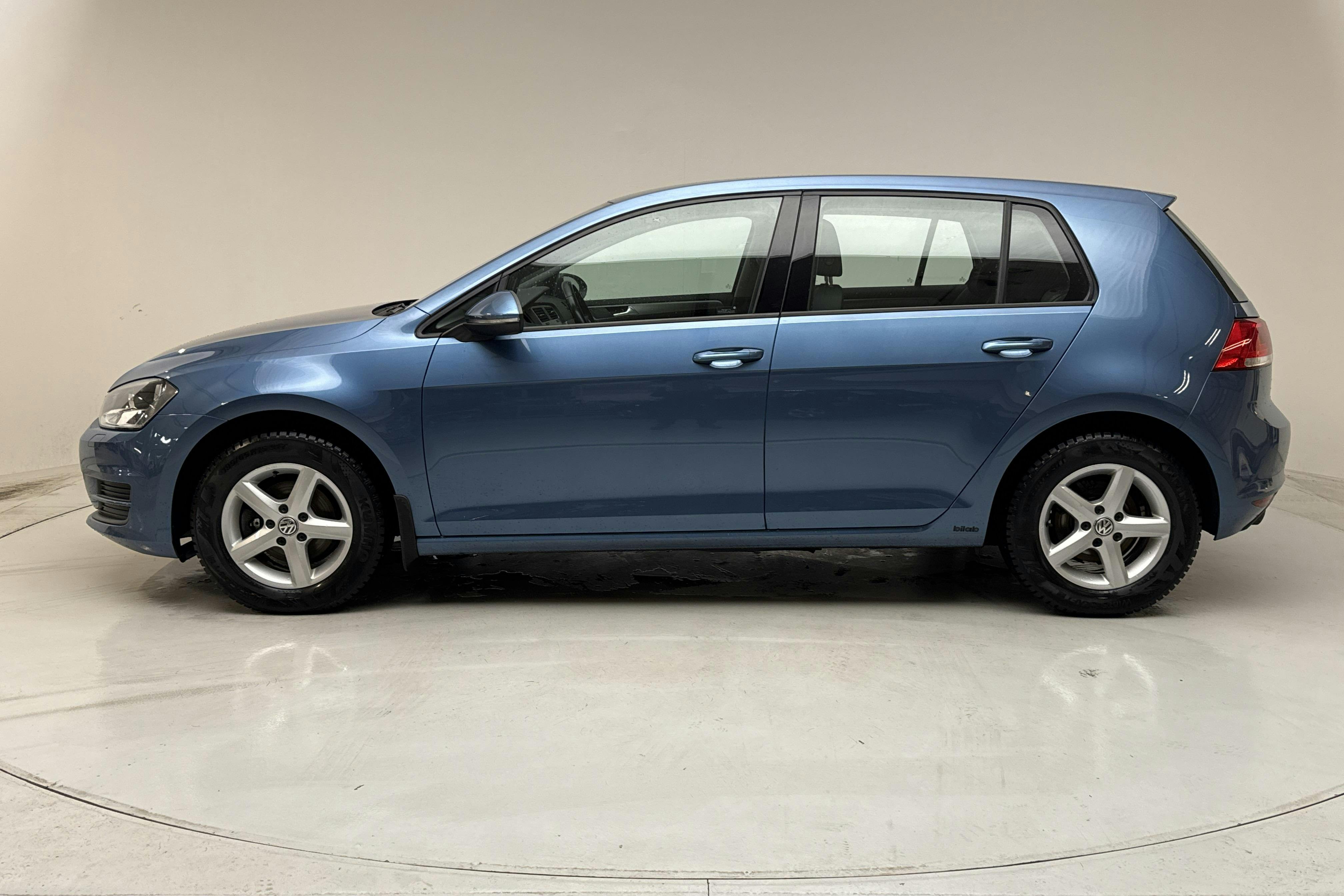 Presentationsfoto 2 av 15: VW Golf VII 1.2 TSI 5dr (105hk) - 11 154 mil - Manuell - blå - 2015