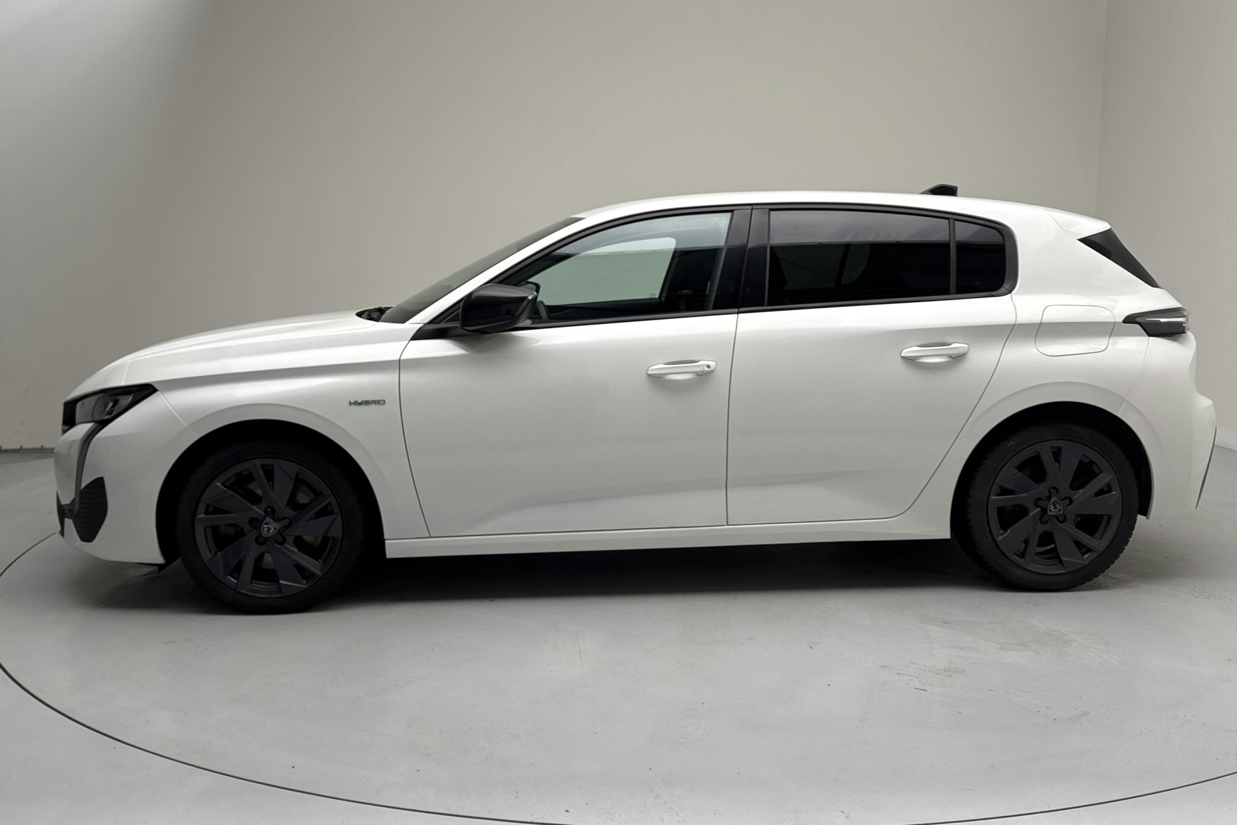 Presentation photo 2 of 17: Peugeot 308 1.6 PHEV 5dr (180hk) - 80 330 km - Automatic - white - 2022