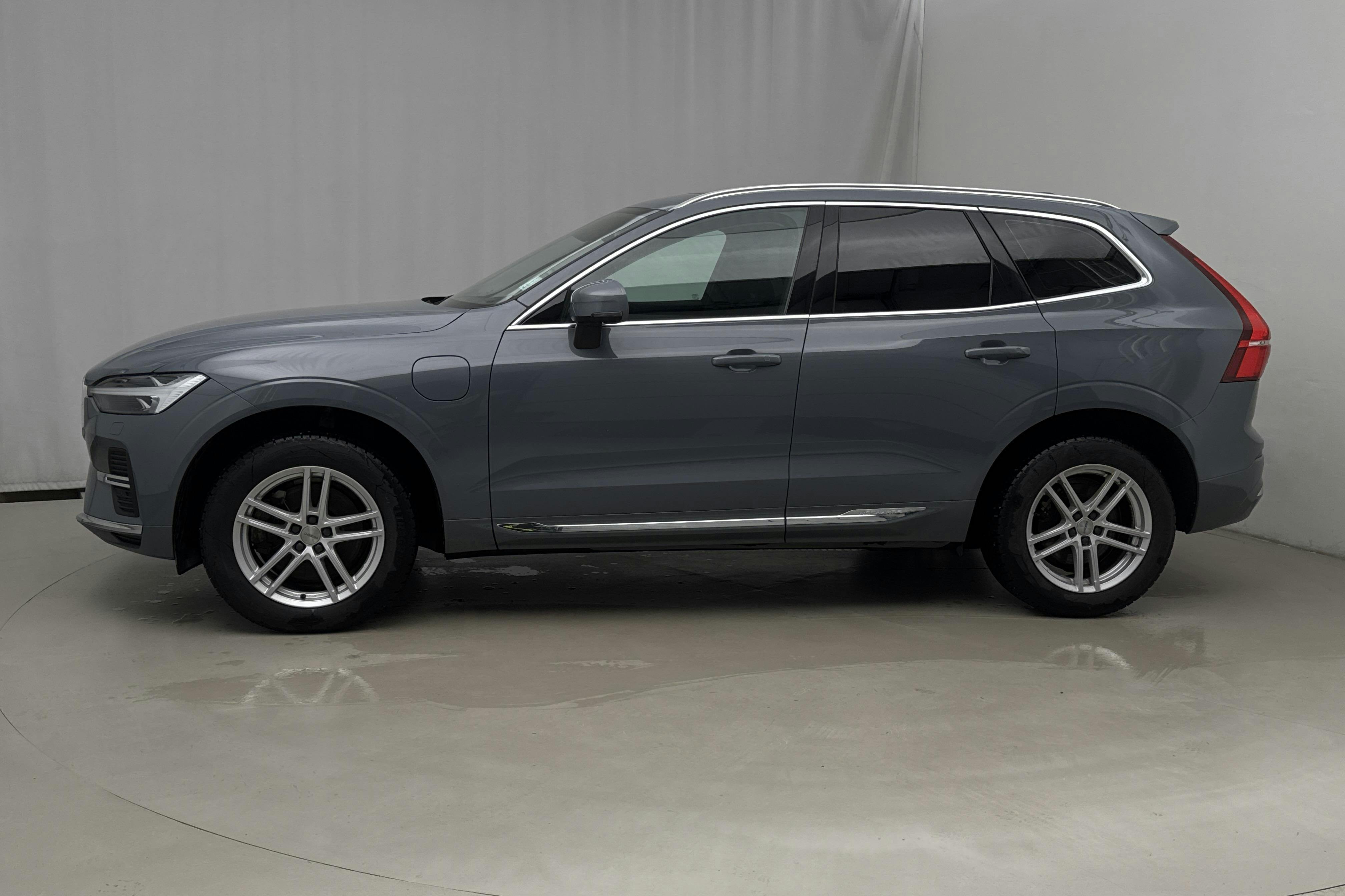 Presentationsfoto 2 av 20: Volvo XC60 T6 AWD Recharge (350hk) - 12 028 mil - Automat - grå - 2023