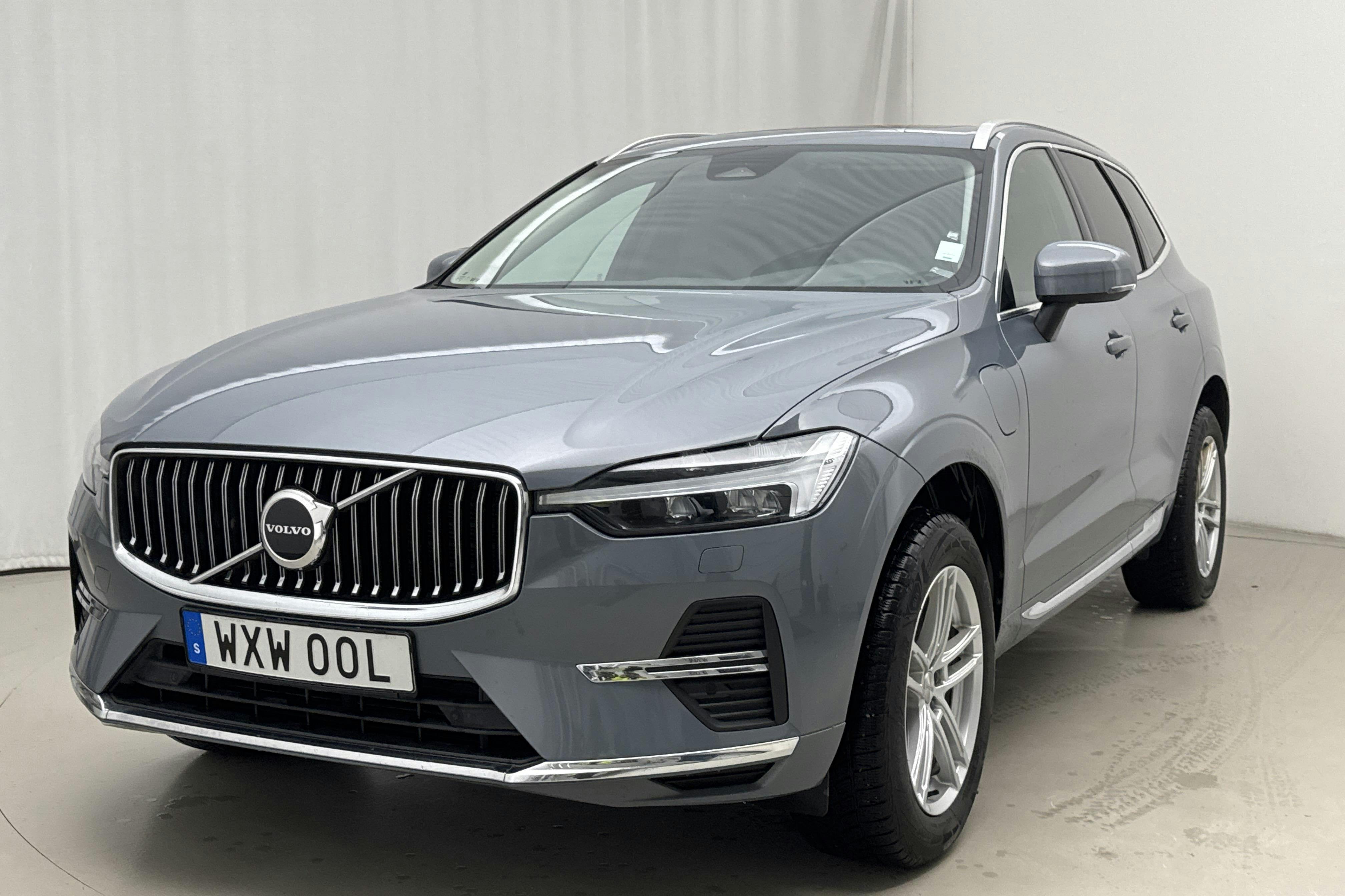 Presentationsfoto 1 av 20: Volvo XC60 T6 AWD Recharge (350hk) - 12 028 mil - Automat - grå - 2023