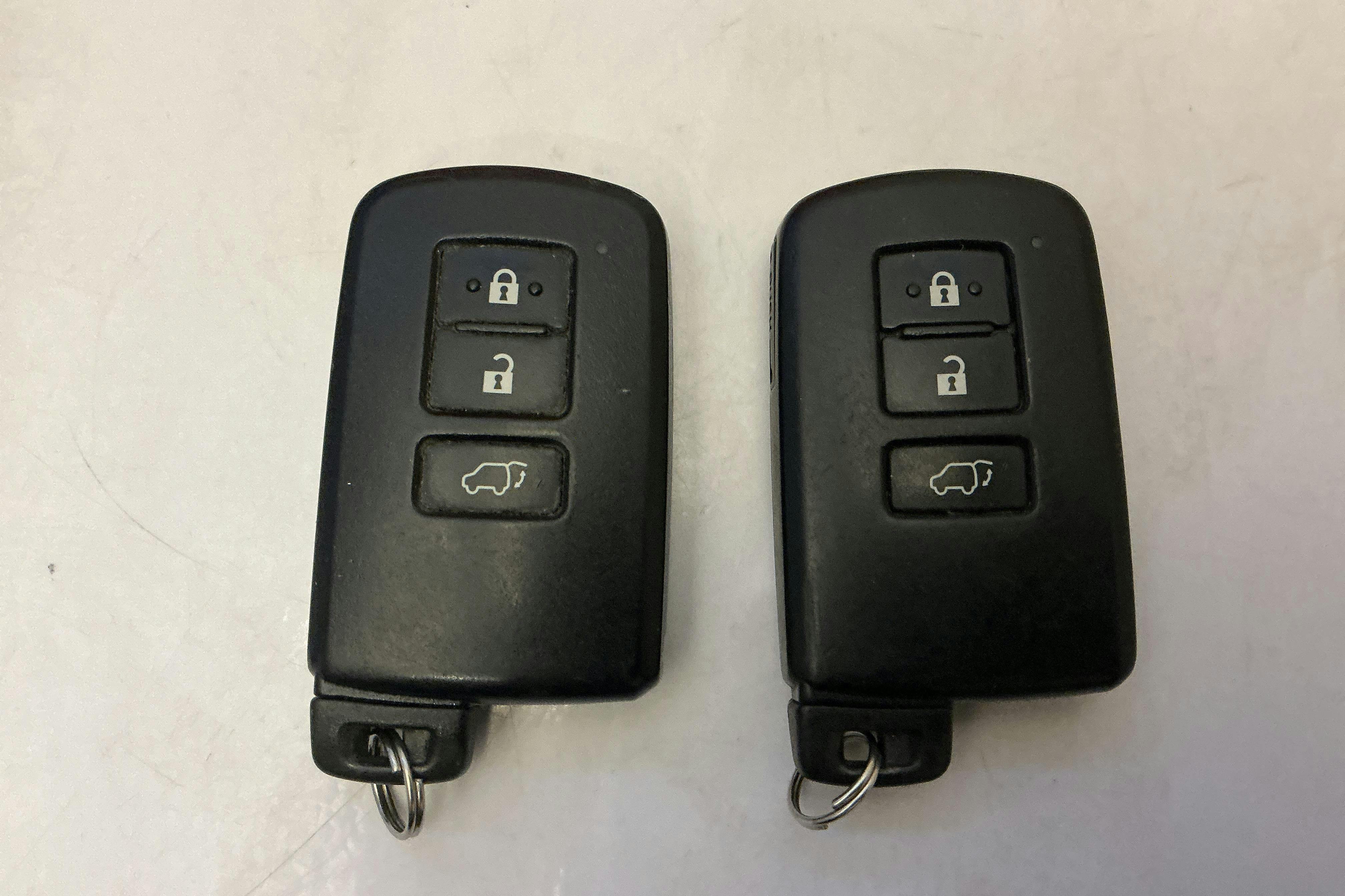 Presentation photo 13 of 13: Toyota RAV4 2.0 D-4D DPF (121hk) - 221 540 km - Manual - silver - 2015