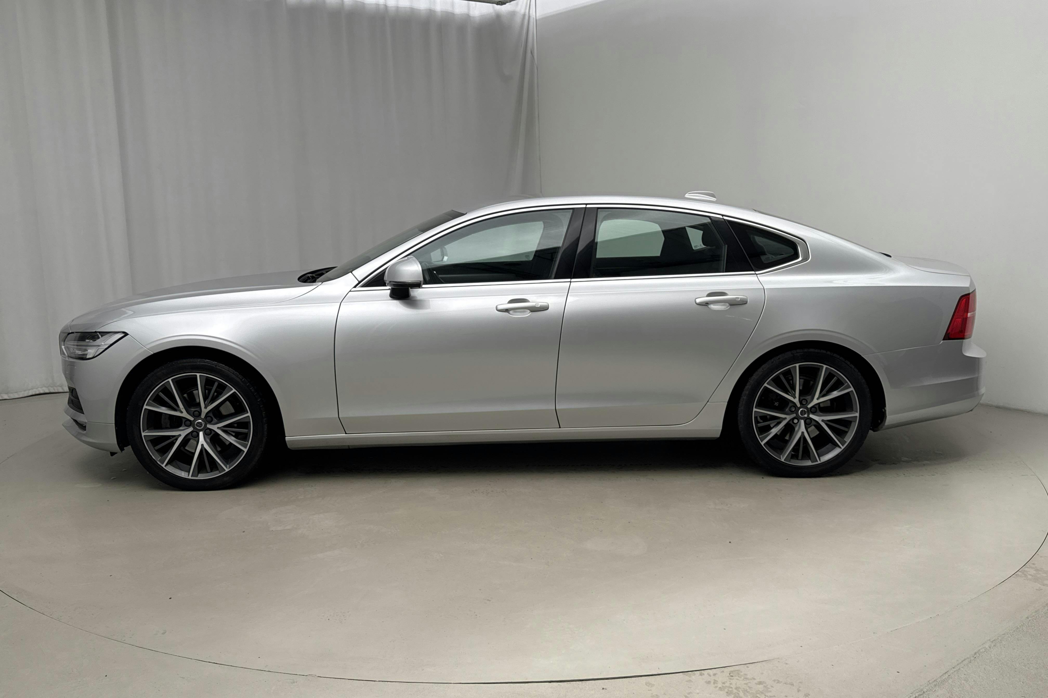 Esitlusfoto 2 aadressil 13: Volvo S90 T5 (254hk) - 134 020 km - Automaatne - hõbe - 2017