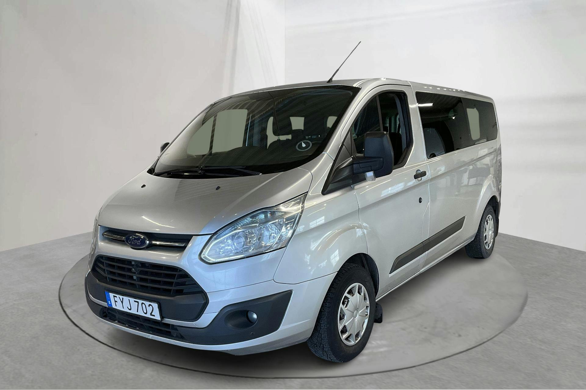 Presentationsfoto 1 av 13: Ford Transit Custom Kombi 310 (125hk) - 25 767 mil - Manuell - grå - 2015