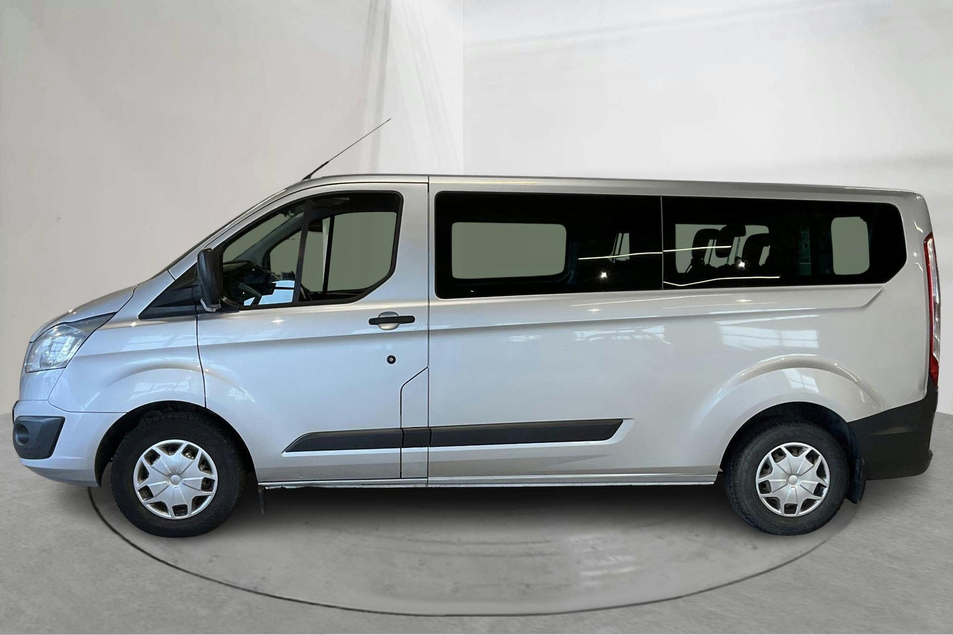 Presentationsfoto 2 av 13: Ford Transit Custom Kombi 310 (125hk) - 25 767 mil - Manuell - grå - 2015