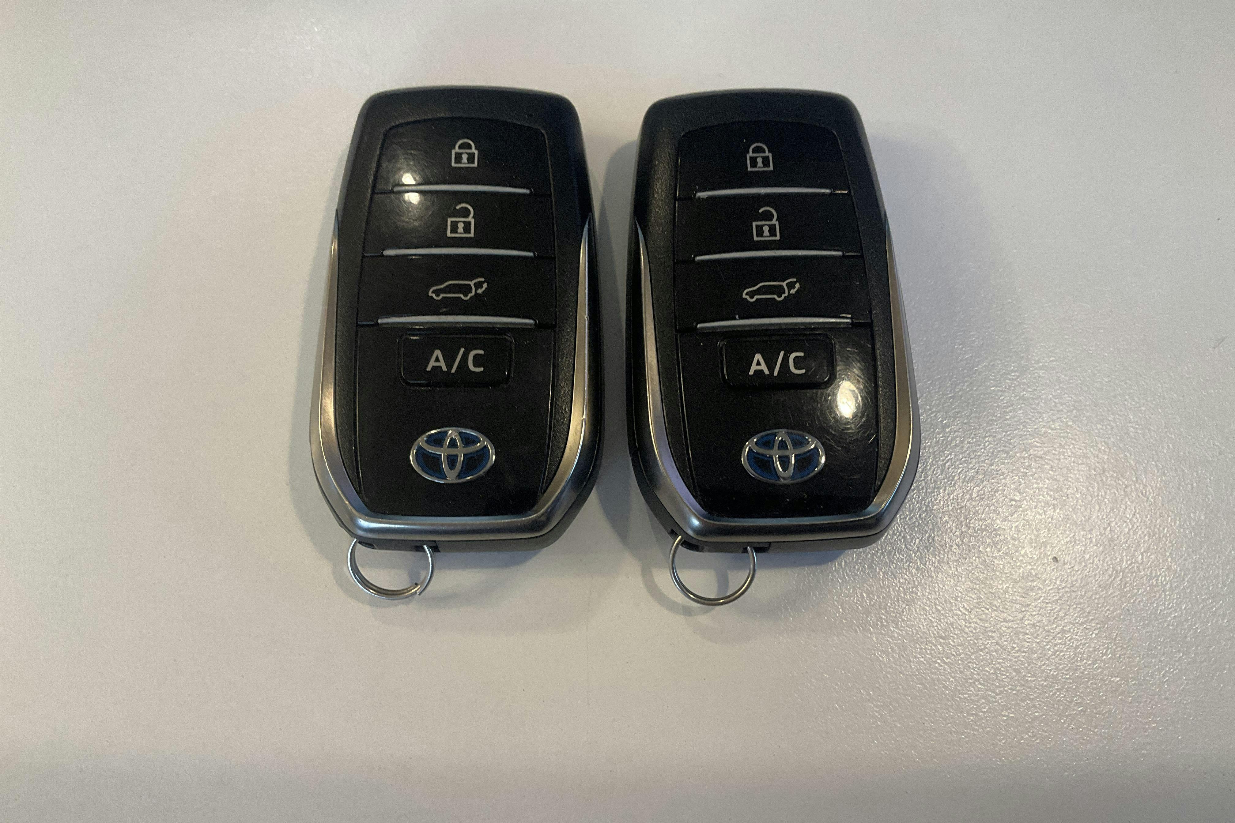 Esitlusfoto 23 aadressil 23: Toyota RAV4 2.5 Plug-in Hybrid AWD (306hk) - 224 910 km - Automaatne - hall - 2020