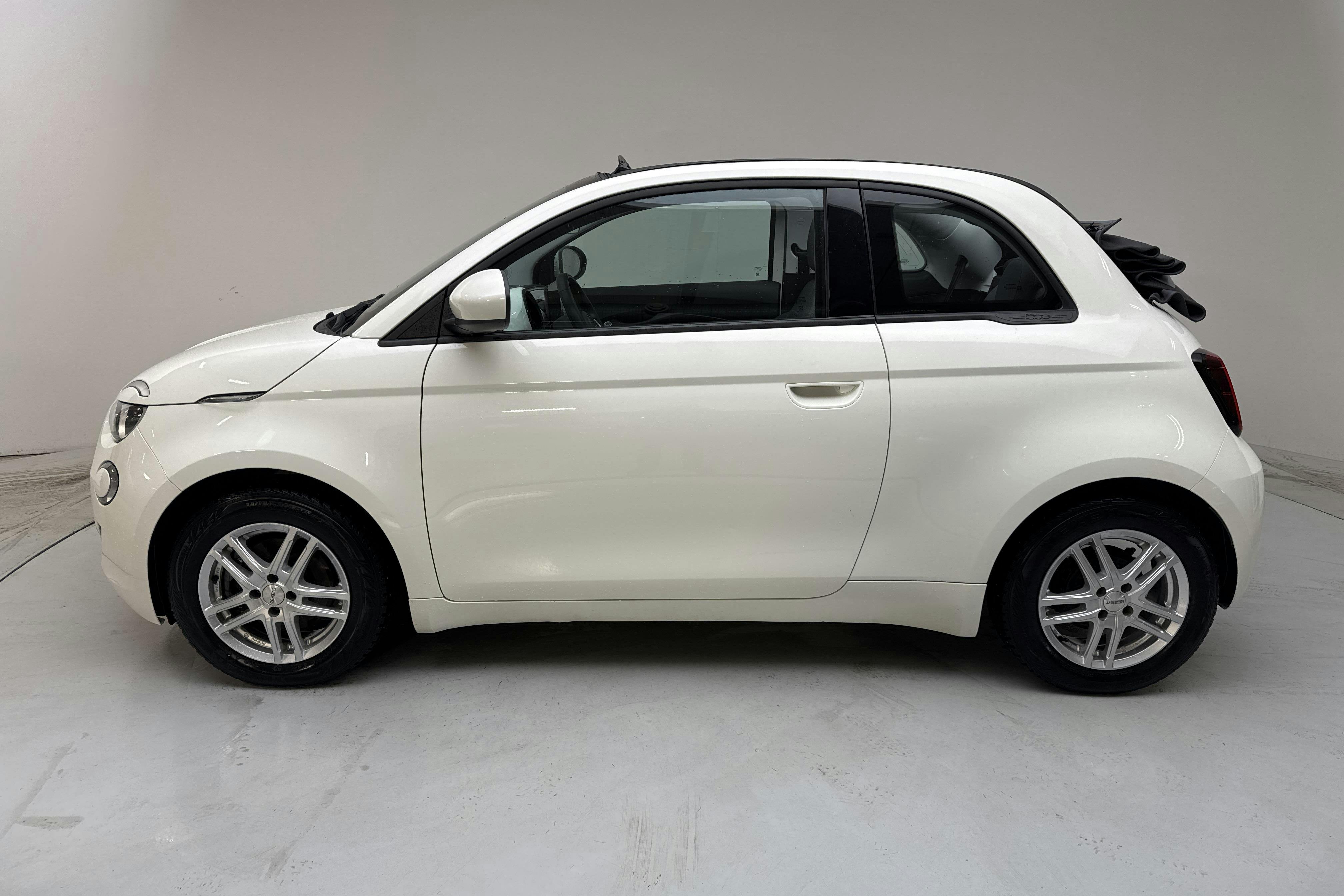 Presentation photo 2 of 17: Fiat 500e Cabriolet (118hk) - 59 570 km - Automatic - white - 2022