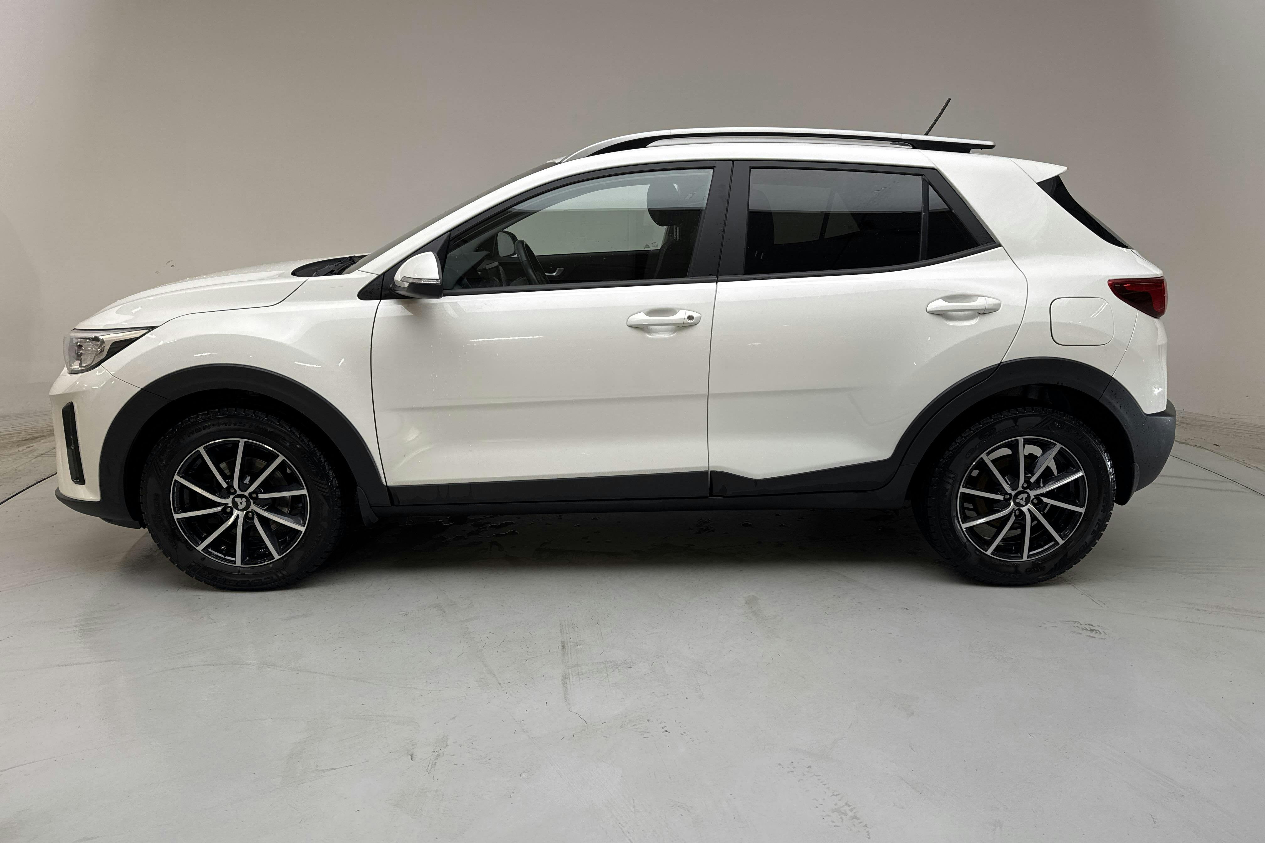 Presentationsfoto 2 av 13: KIA Stonic 1.0 T-GDi (100hk) - 5 094 mil - Manuell - vit - 2020