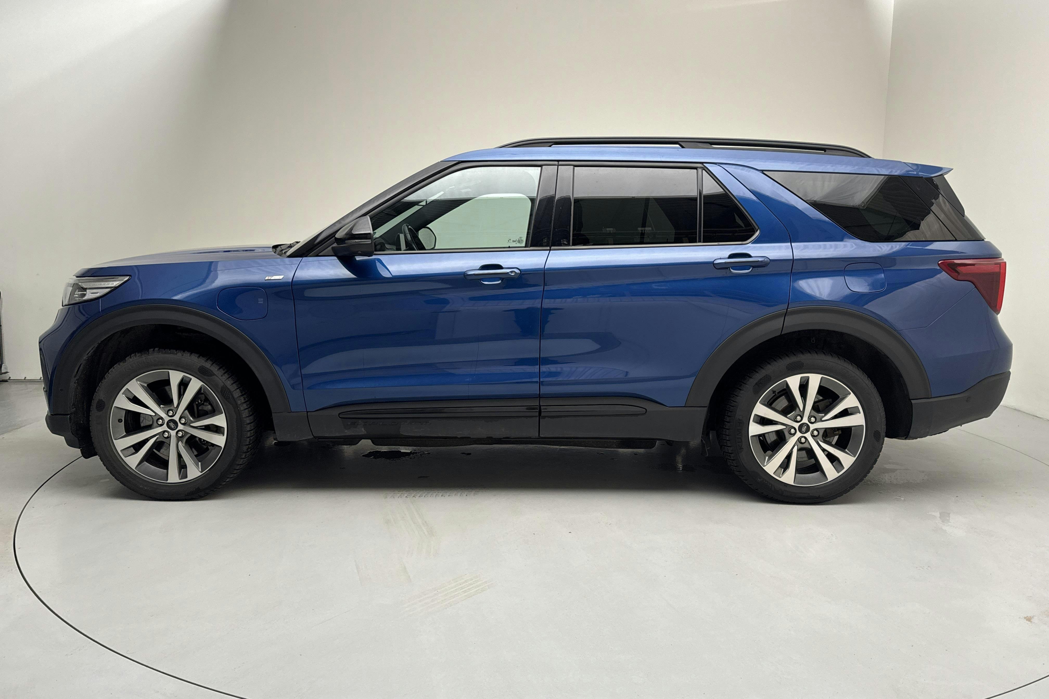 Presentation photo 2 of 22: Ford Explorer 3.0T EcoBoost (457hk) - 115 790 km - Automatic - blue - 2022