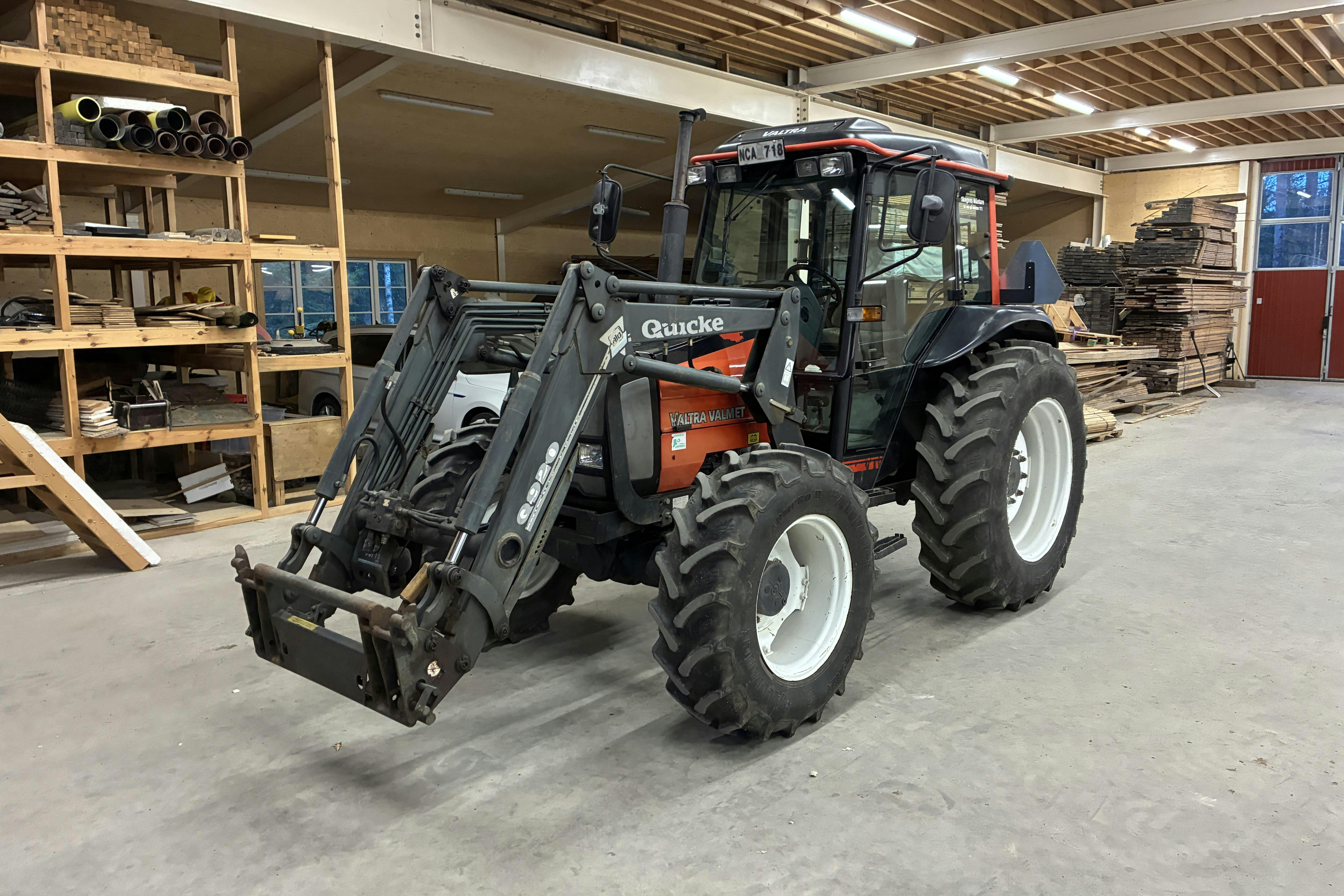 Esittelykuva 1 osoitteesta 60: VALMET 700 -  - Manuaalinen - punainen - 1999