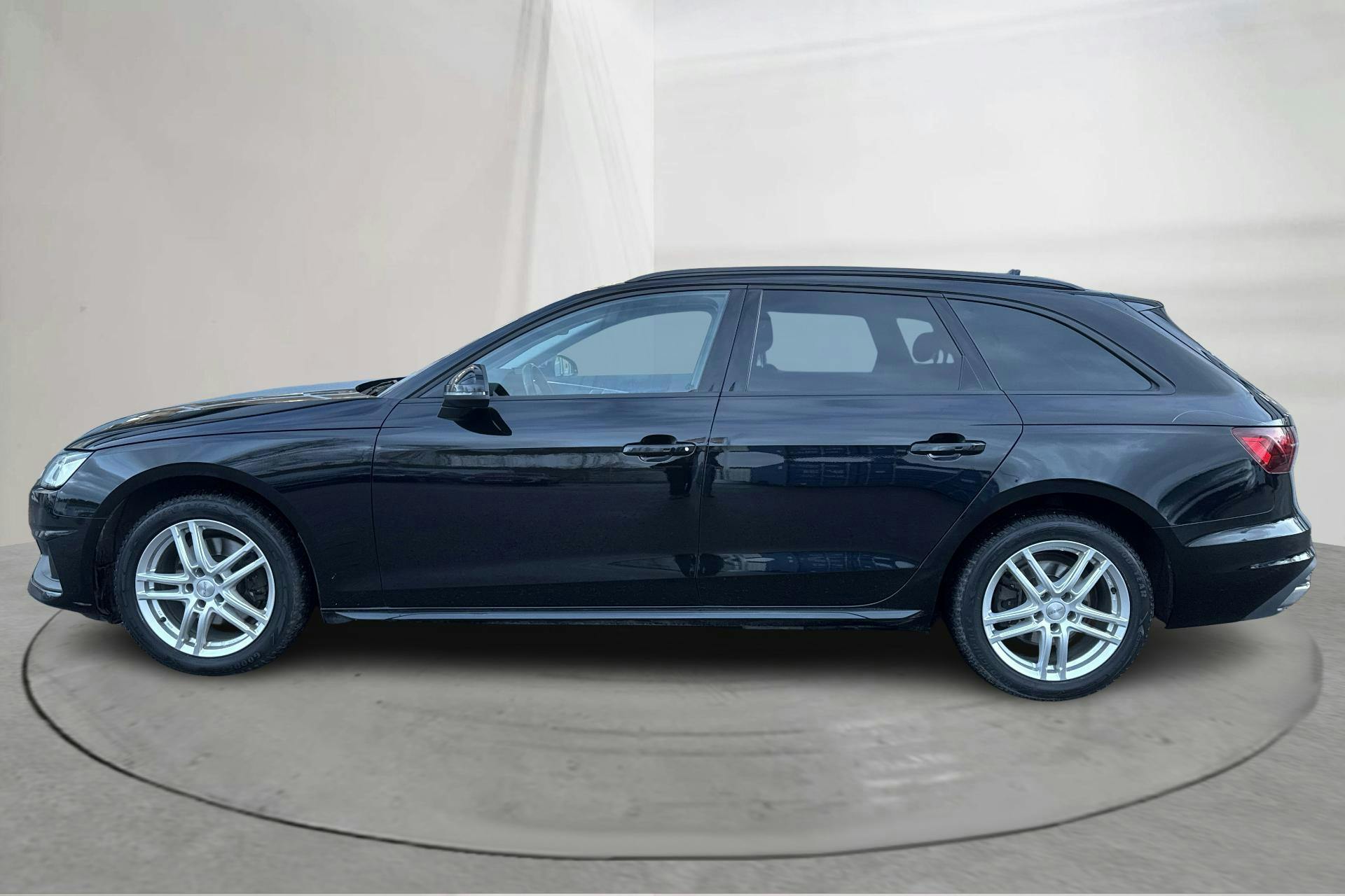 Presentationsfoto 2 av 16: Audi A4 Avant 40 g-tron (170hk) - 7 554 mil - Automat - svart - 2022