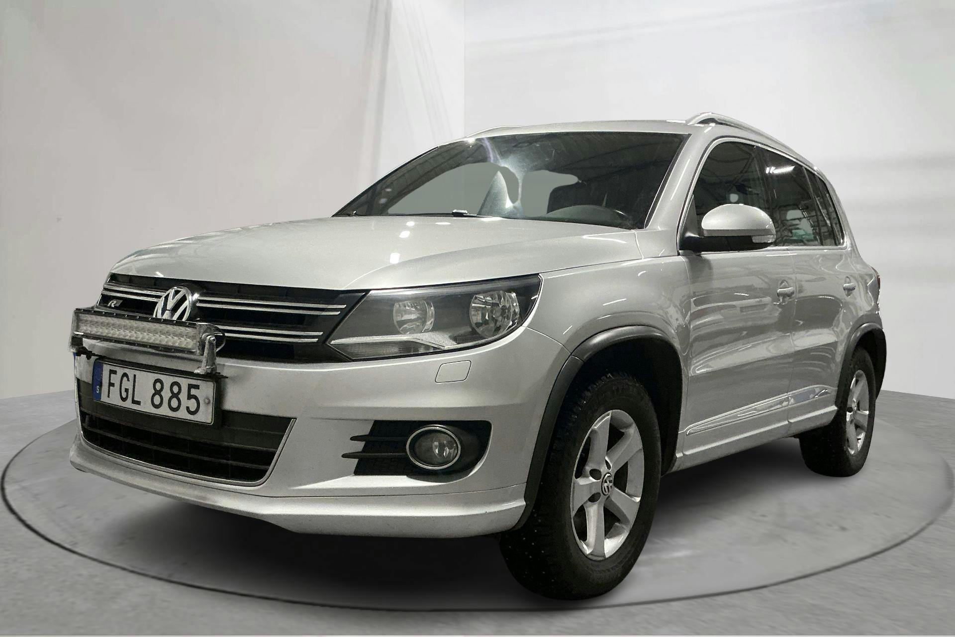 Esitlusfoto 1 aadressil 15: VW Tiguan 1.4 TSI 4MOTION (160hk) - 174 410 km - Käsitsi - hõbe - 2015