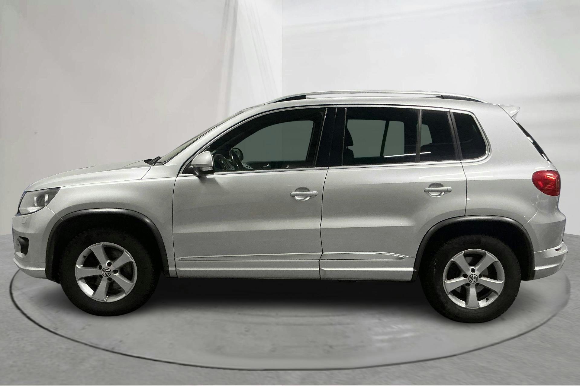 Esitlusfoto 2 aadressil 15: VW Tiguan 1.4 TSI 4MOTION (160hk) - 174 410 km - Käsitsi - hõbe - 2015