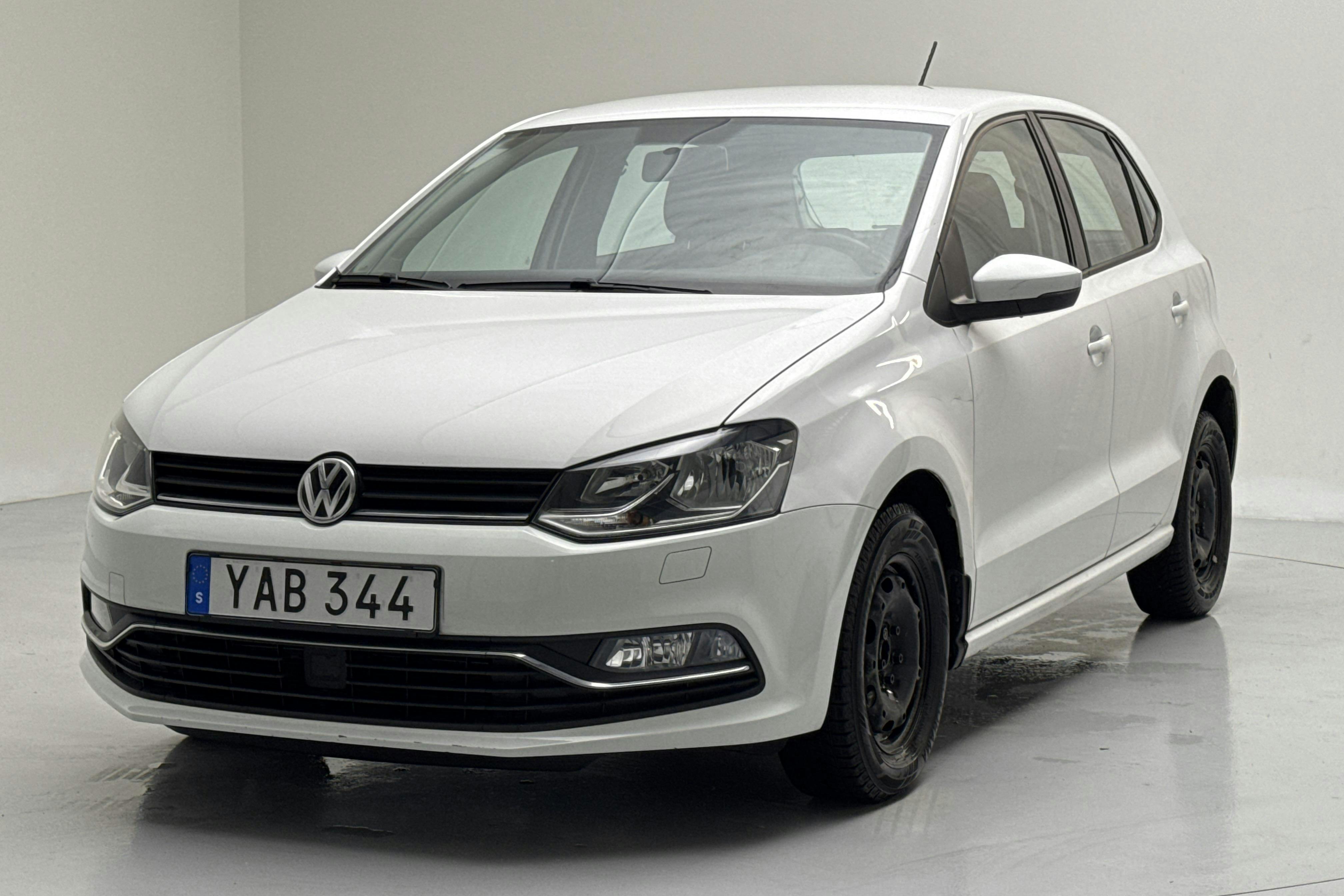 Presentationsfoto 1 av 12: VW Polo 1.4 TDI 5dr (90hk) - 5 144 mil - Manuell - vit - 2016