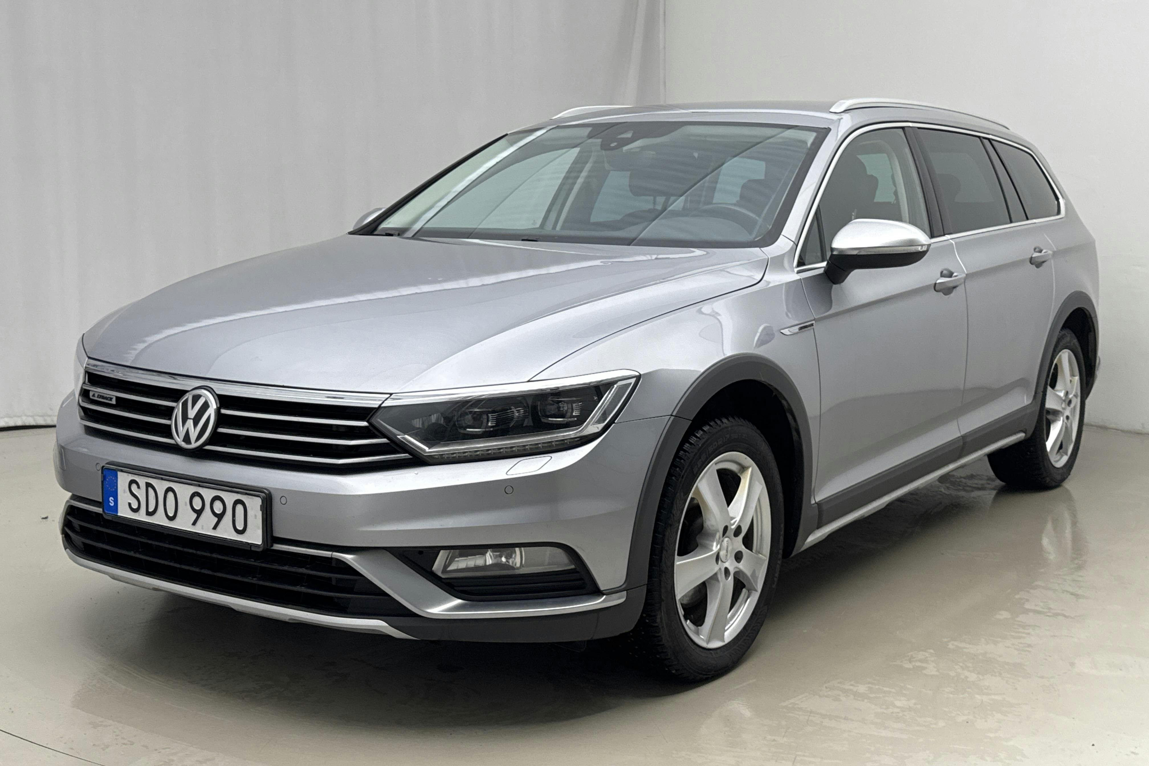 Presentationsfoto 1 av 18: VW Passat Alltrack 2.0 TDI 4MOTION (190hk) - 16 915 mil - Automat - silver - 2019