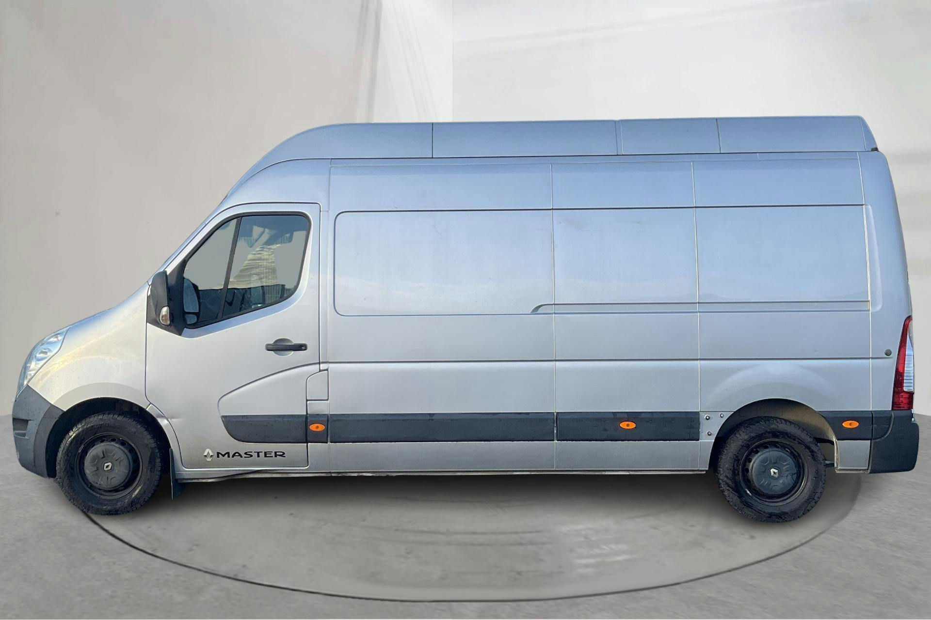 Presentation photo 2 of 13: Renault Master 2.3 dCi FAP 2WD (145hk) - 152 720 km - Manual - gray - 2018