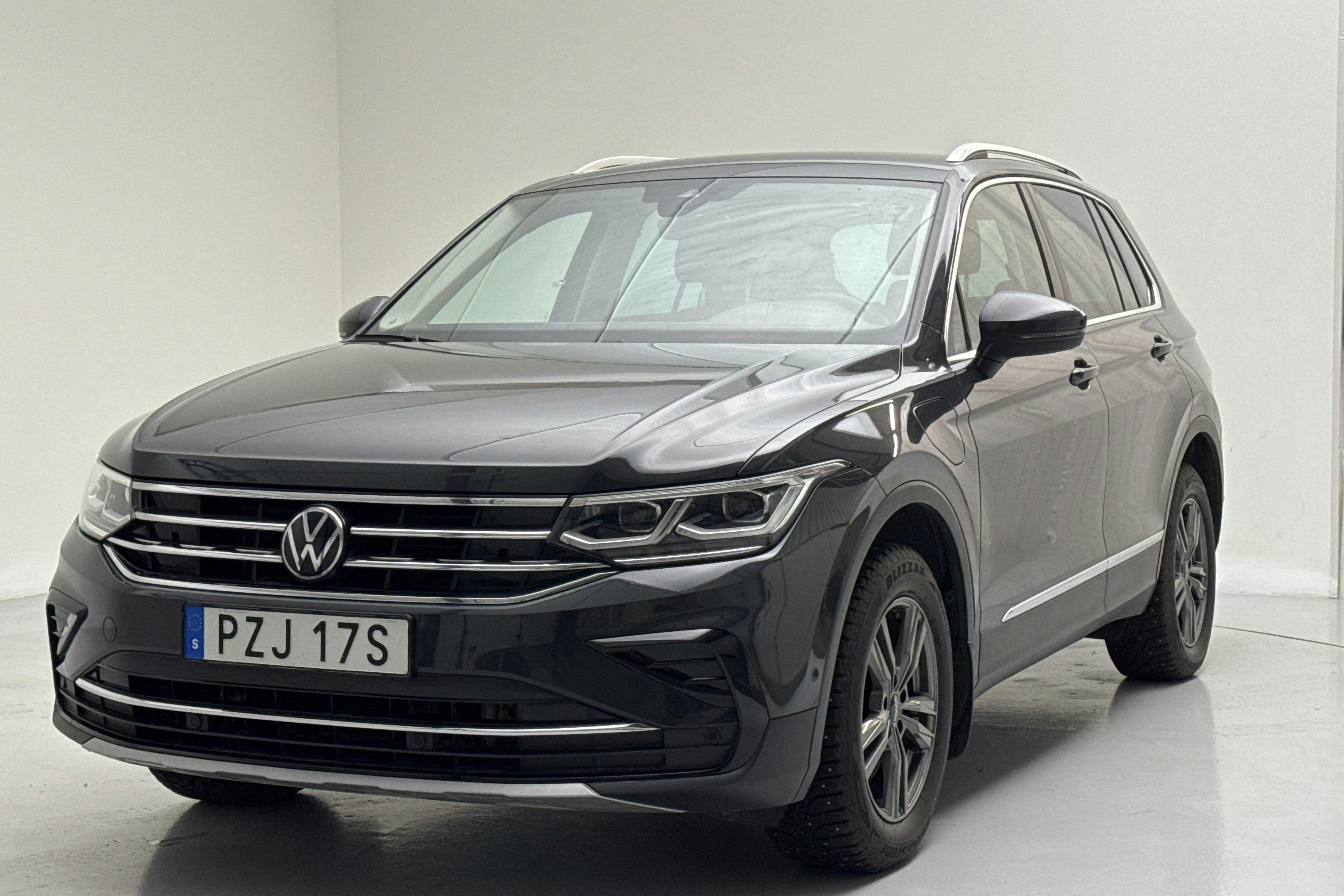 Presentation photo 1 of 17: VW Tiguan 1.4 TSI eHybrid (245hk) - 73 290 km - Automatic - gray - 2024
