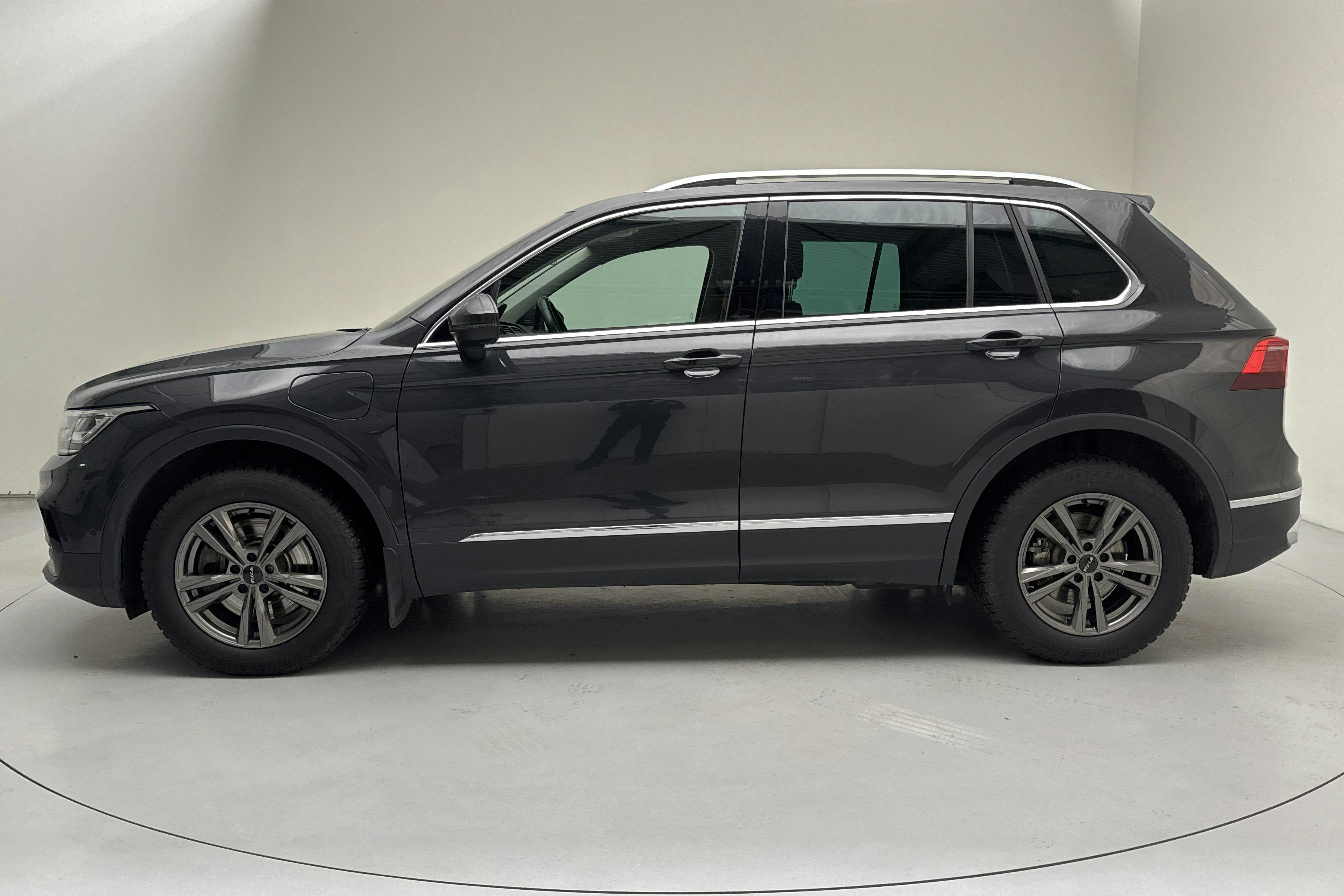 Presentation photo 2 of 17: VW Tiguan 1.4 TSI eHybrid (245hk) - 73 290 km - Automatic - gray - 2024