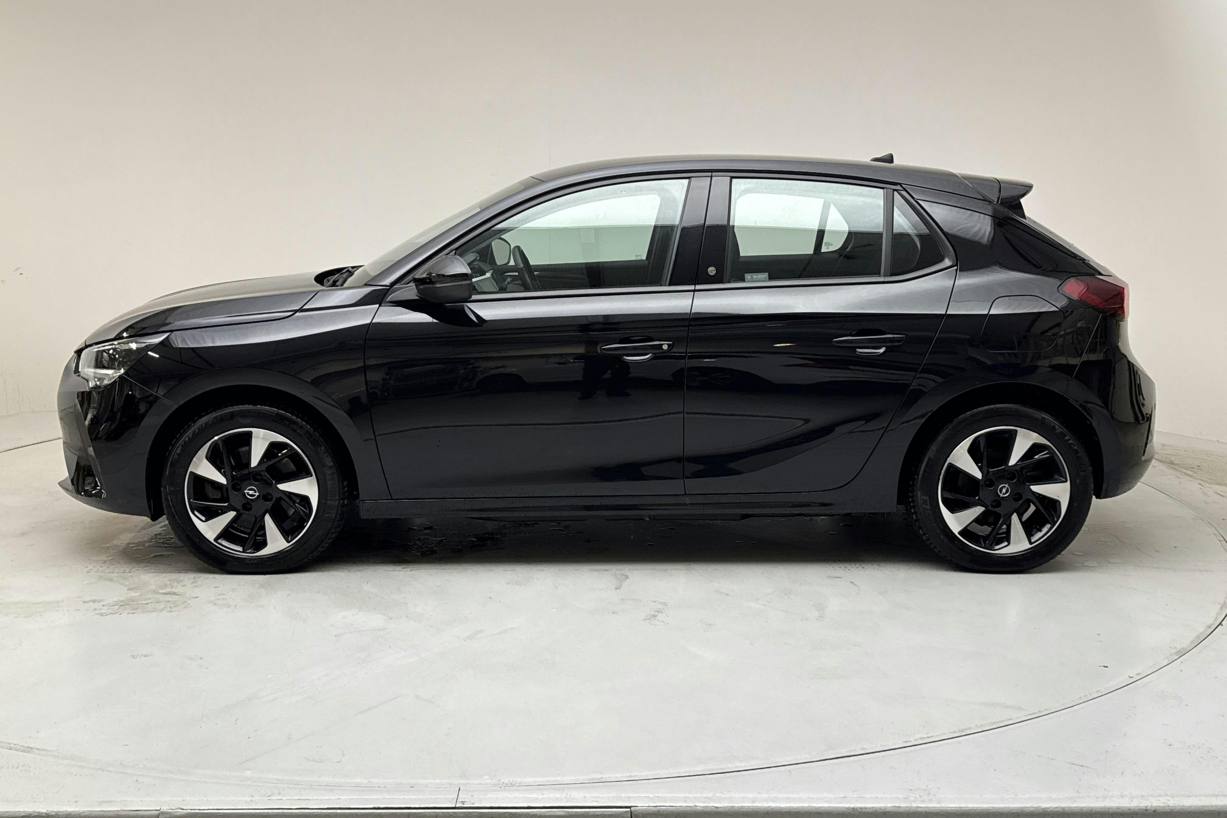Presentationsfoto 2 av 15: Opel Corsa-e 50kWh 5dr (136hk) - 2 883 mil - Automat - svart - 2022