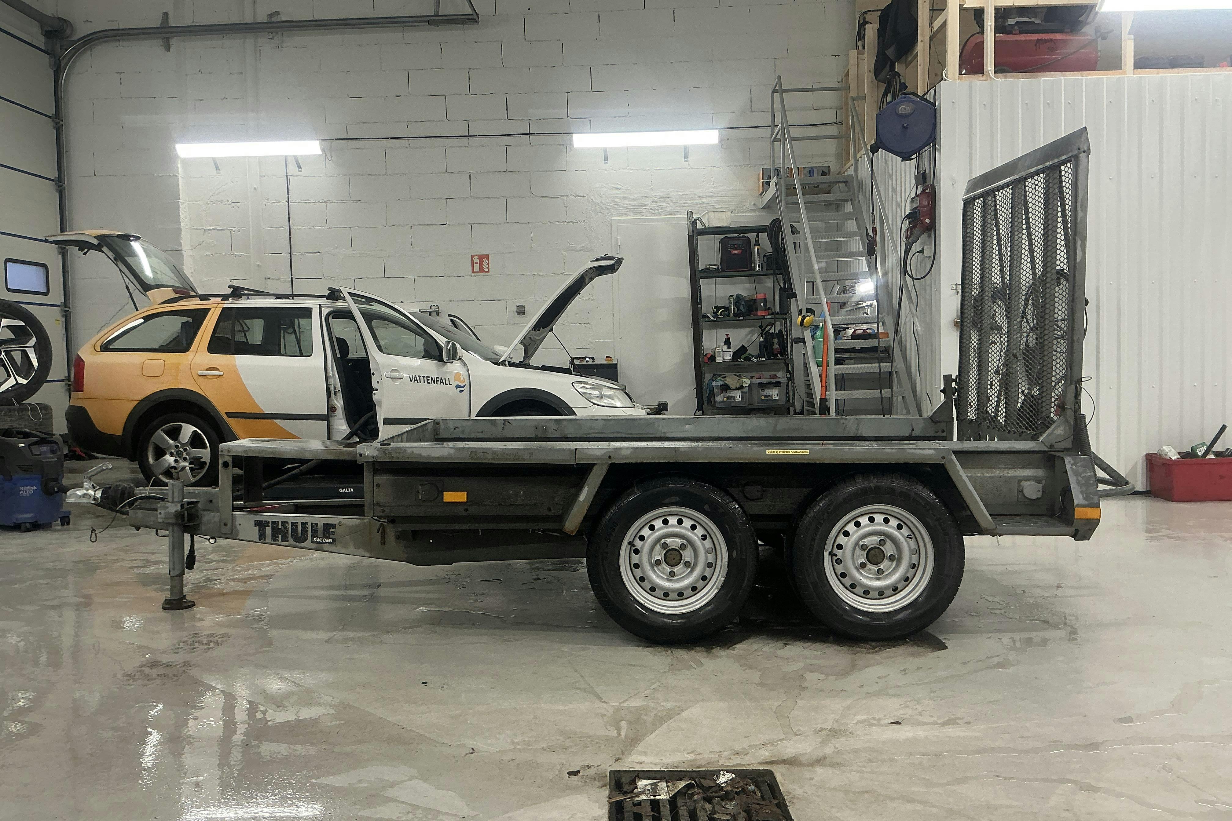 Presentationsfoto 2 av 9: THULE 39085 SP MT2700 Maskintrailer Släpvagn - 0 km - grå - 2009