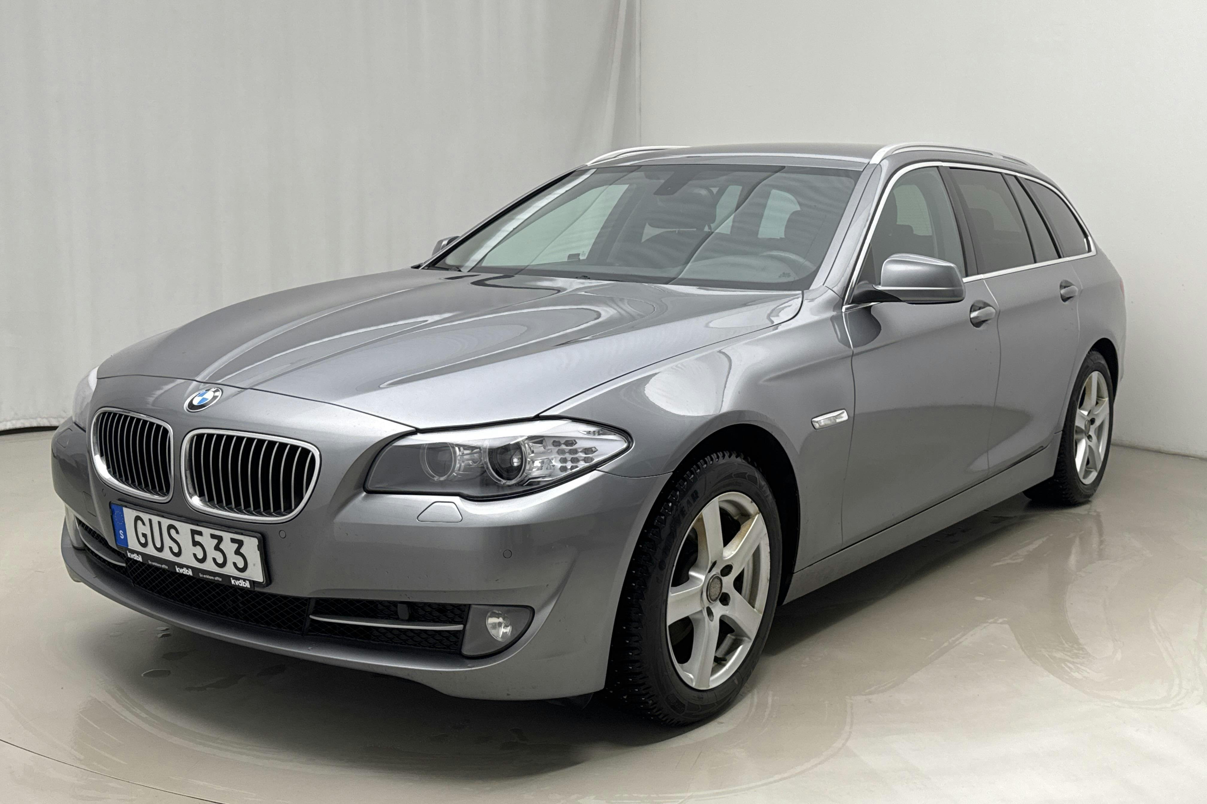 Presentationsfoto 1 av 13: BMW 520d Touring, F11 (184hk) - 24 178 mil - Automat - grå - 2013