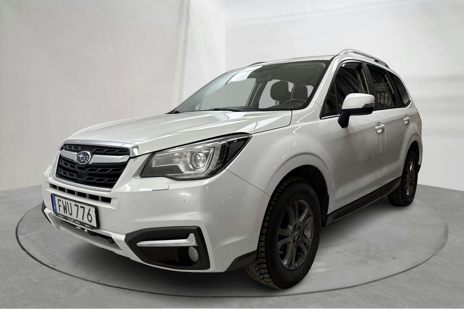Presentation photo 1 of 16: Subaru Forester 2.0 (150hk) - 242 370 km - Automatic - white - 2016