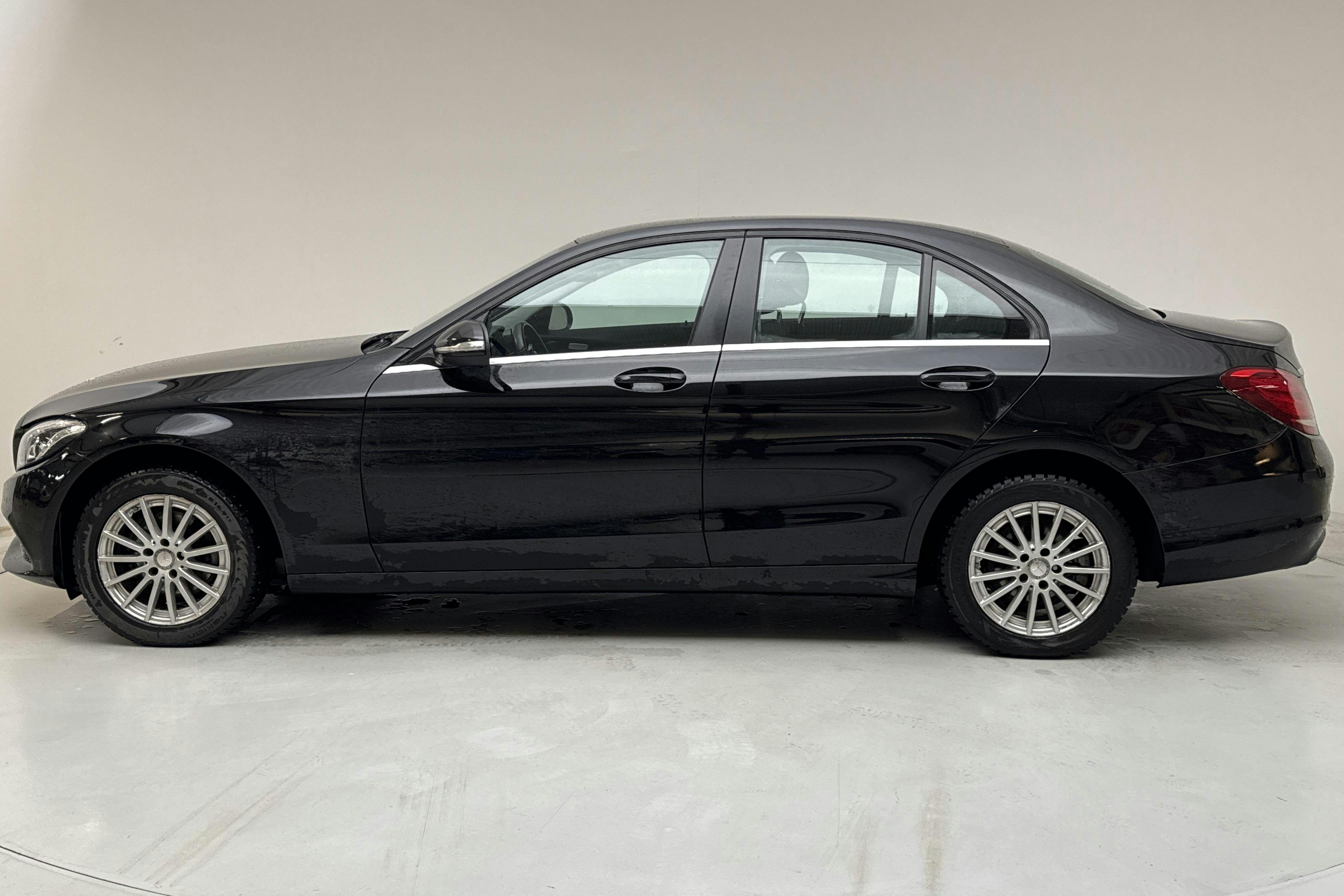 Presentationsfoto 2 av 14: Mercedes C 220 BlueTEC W205 (170hk) - 20 764 mil - Automat - svart - 2015