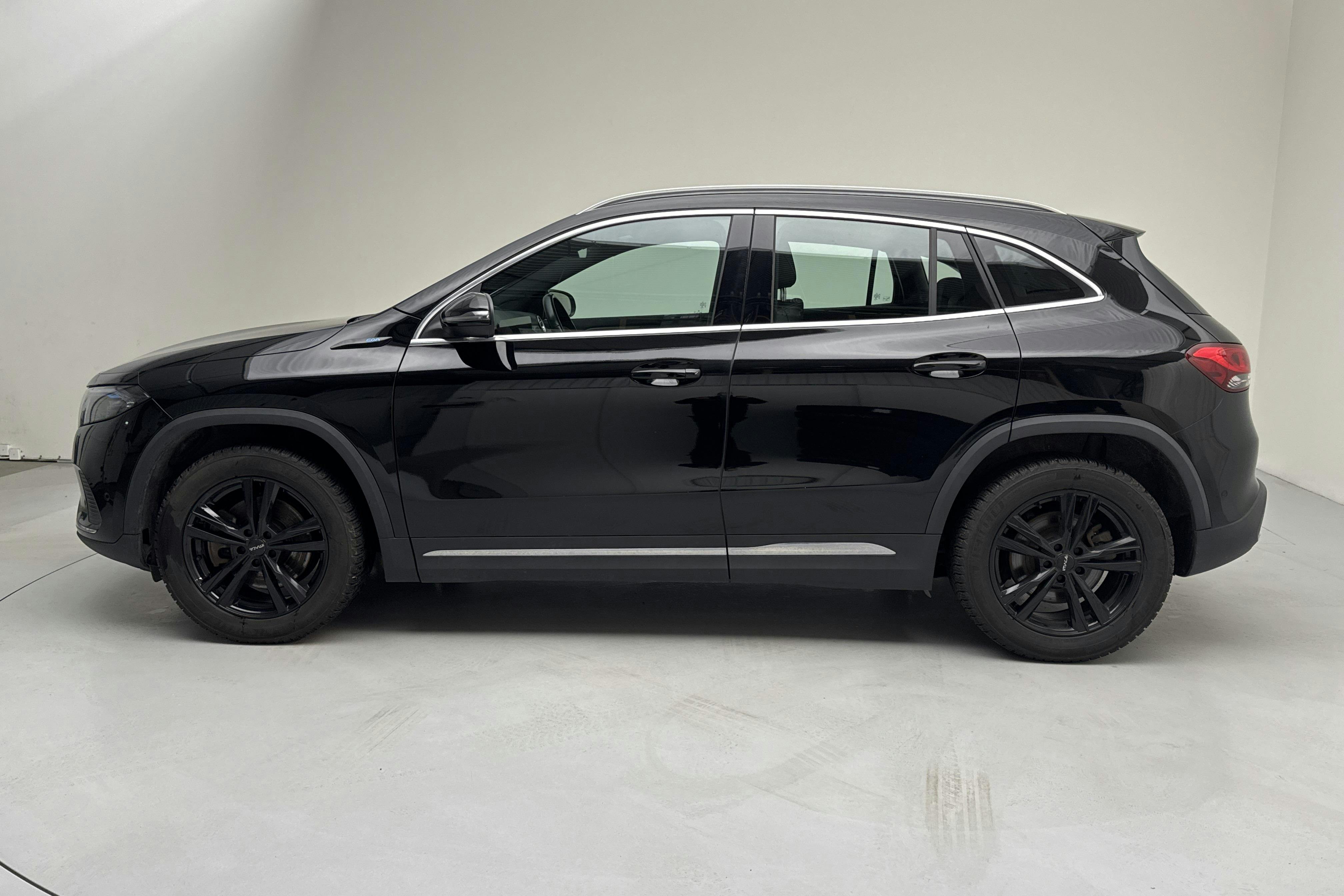 Presentationsfoto 2 av 17: Mercedes EQA 250 H243 (190hk) - 13 156 mil - Automat - svart - 2023