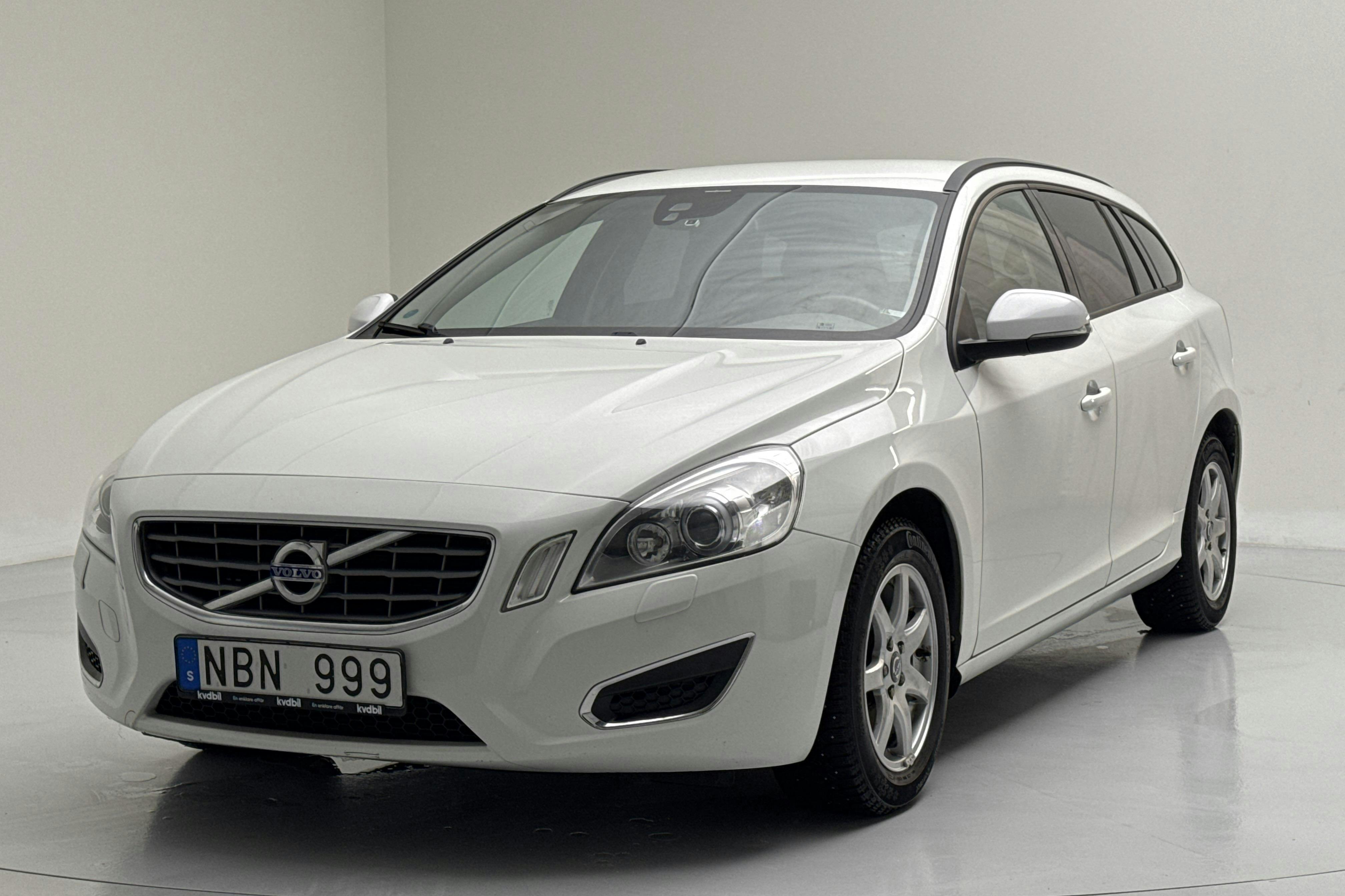 Presentation photo 1 of 12: Volvo V60 T3 (150hk) - 112 080 km - Manual - white - 2013