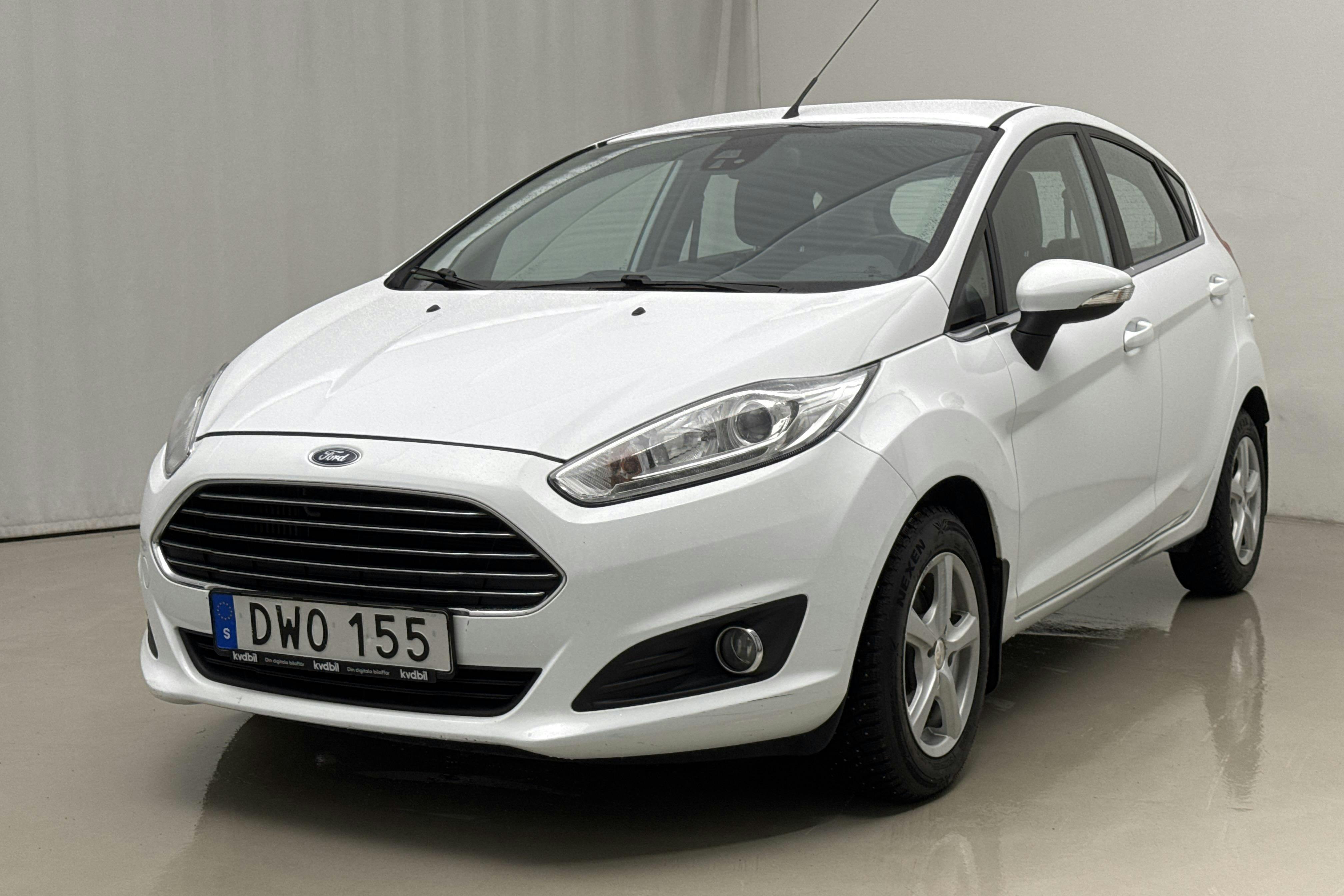 Presentation photo 1 of 17: Ford Fiesta 1.0T EcoBoost 5dr (100hk) - 66 230 km - Automatic - white - 2015