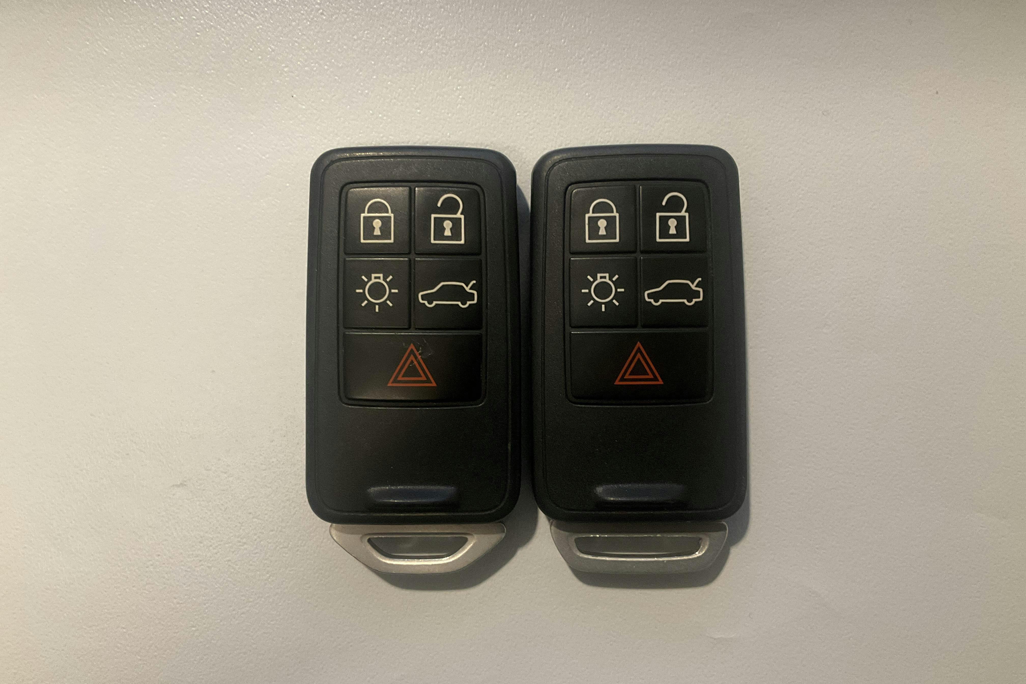 Esitlusfoto 13 aadressil 13: Volvo V60 D4 (190hk) - 145 850 km - Automaatne - punane - 2017