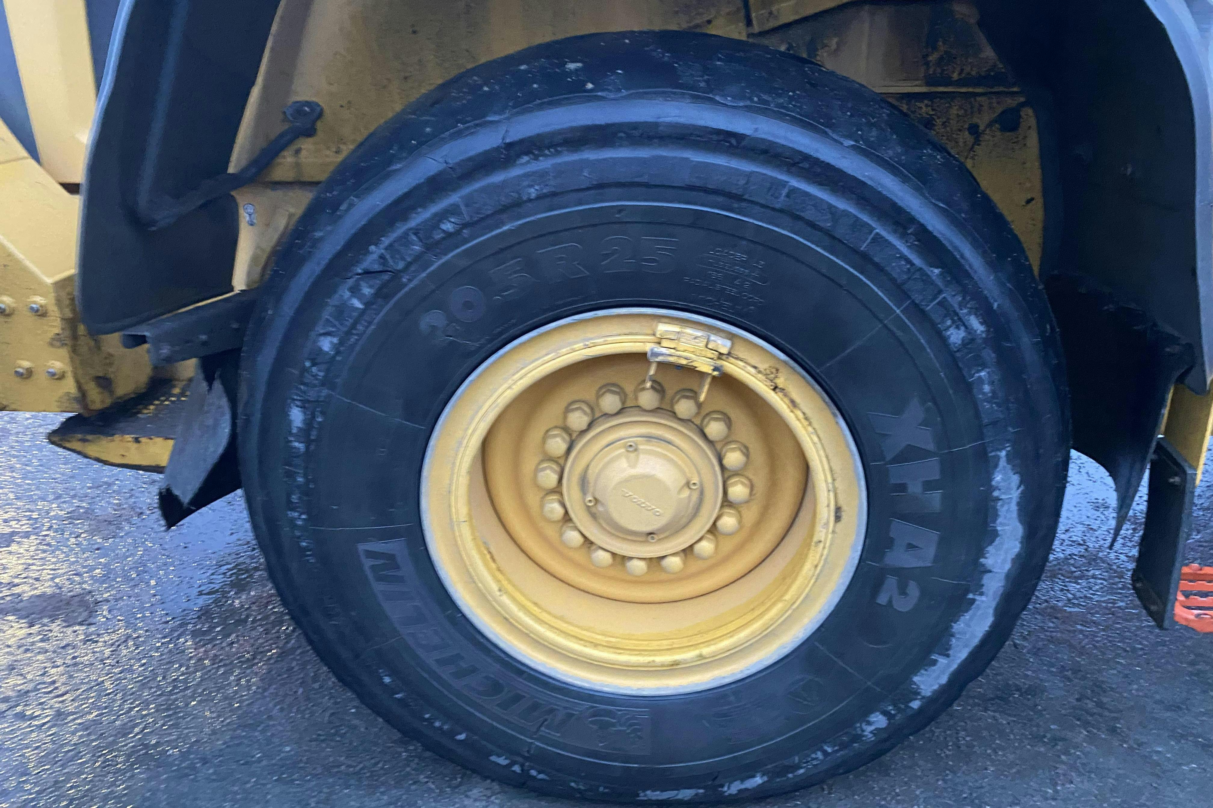 Presentationsfoto 49 av 49: VOLVO L90H L90H Hjullastare -  - Automat - gul - 2019