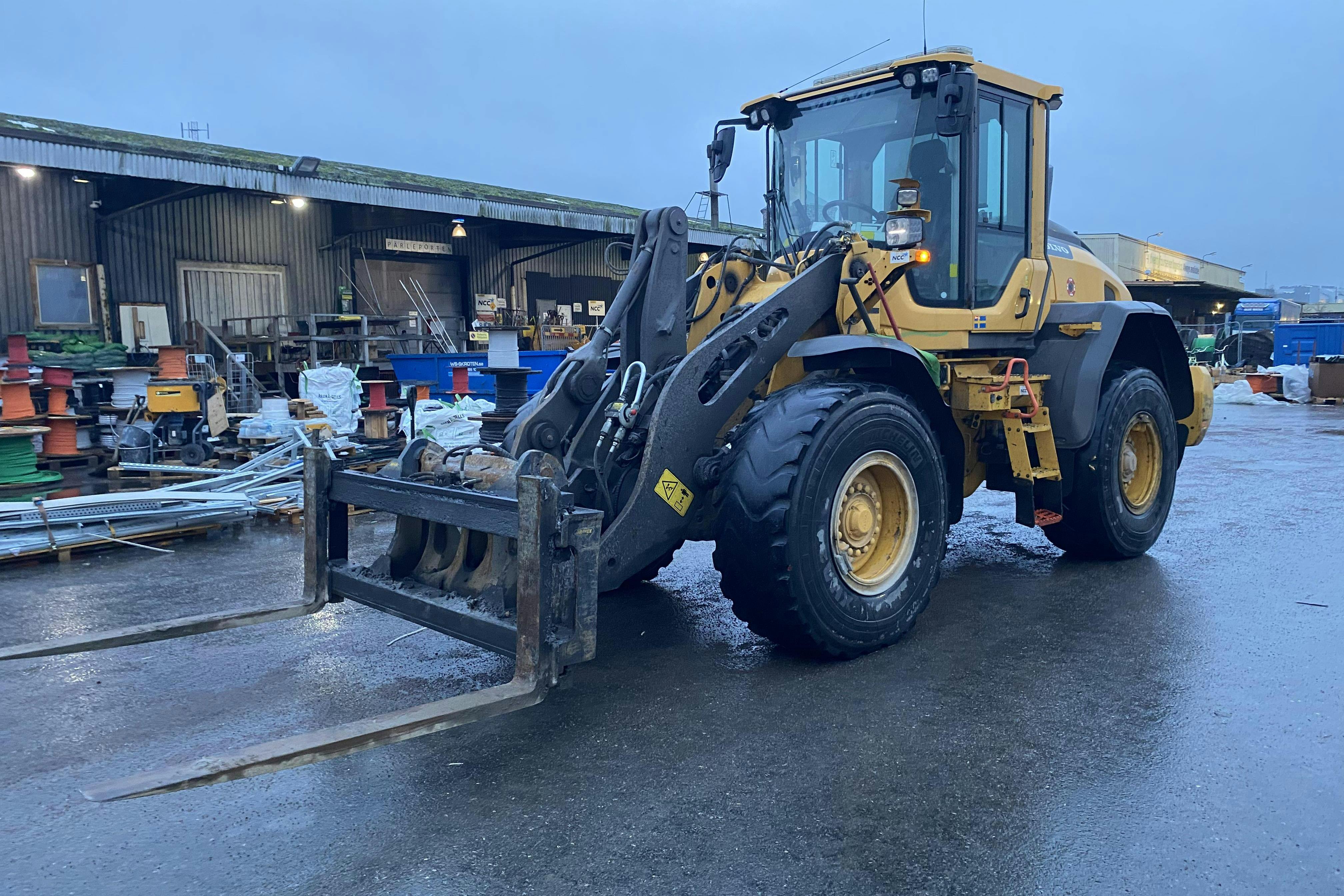 Presentationsfoto 1 av 49: VOLVO L90H L90H Hjullastare -  - Automat - gul - 2019