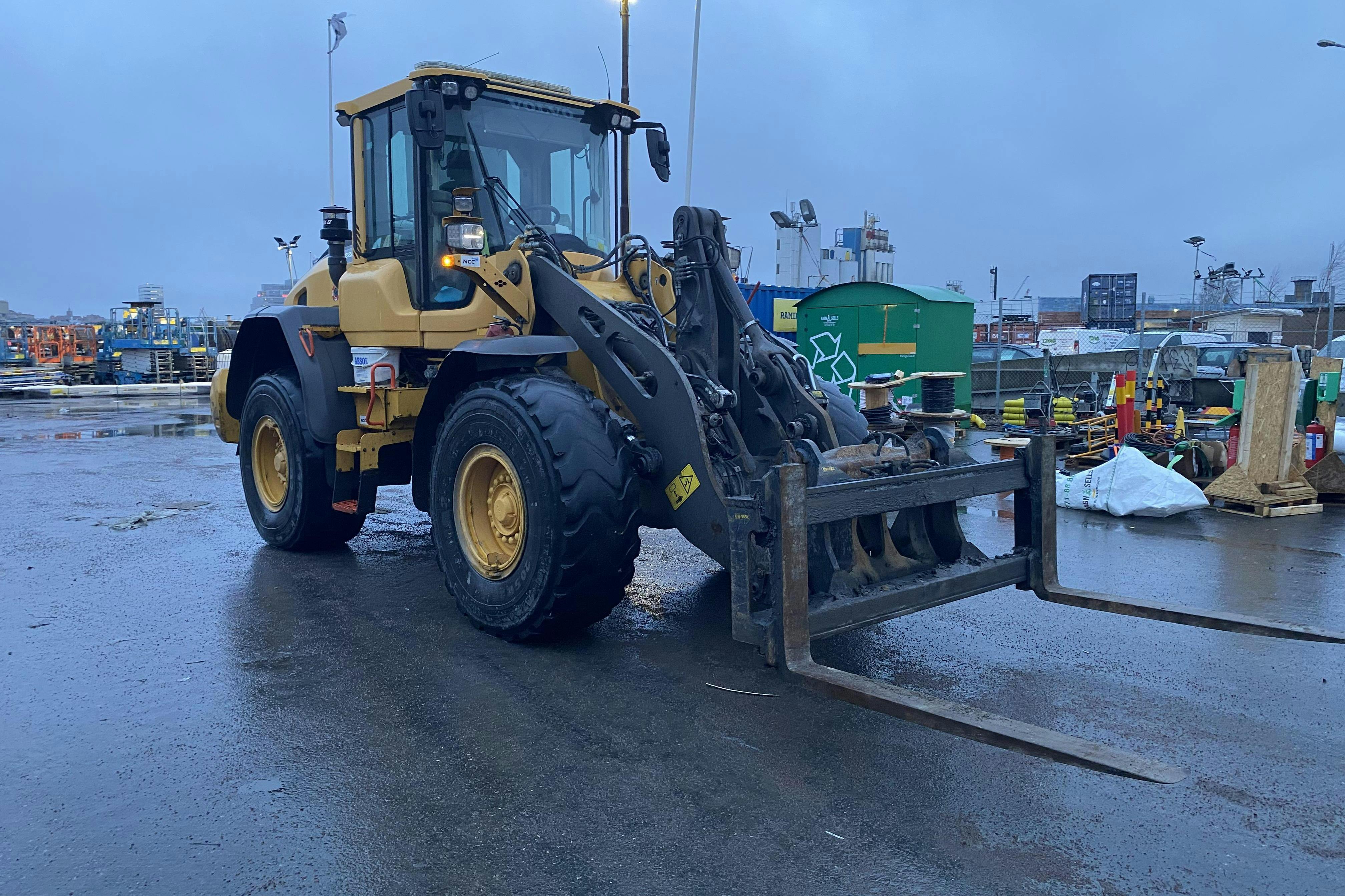 Presentationsfoto 2 av 49: VOLVO L90H L90H Hjullastare -  - Automat - gul - 2019