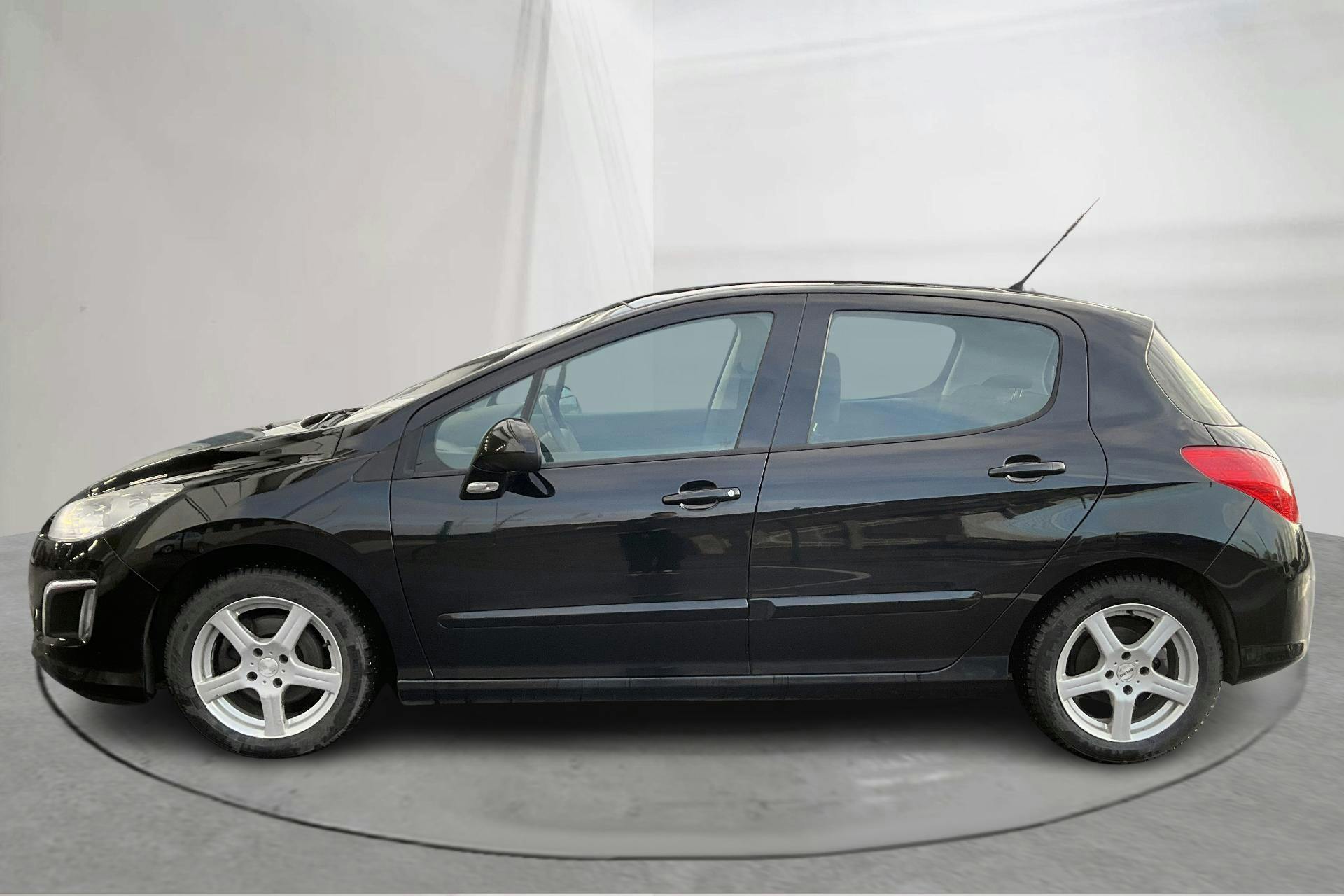 Presentationsfoto 2 av 13: Peugeot 308 1.6 e-HDi 5dr (112hk) - 13 964 mil - Manuell - svart - 2012
