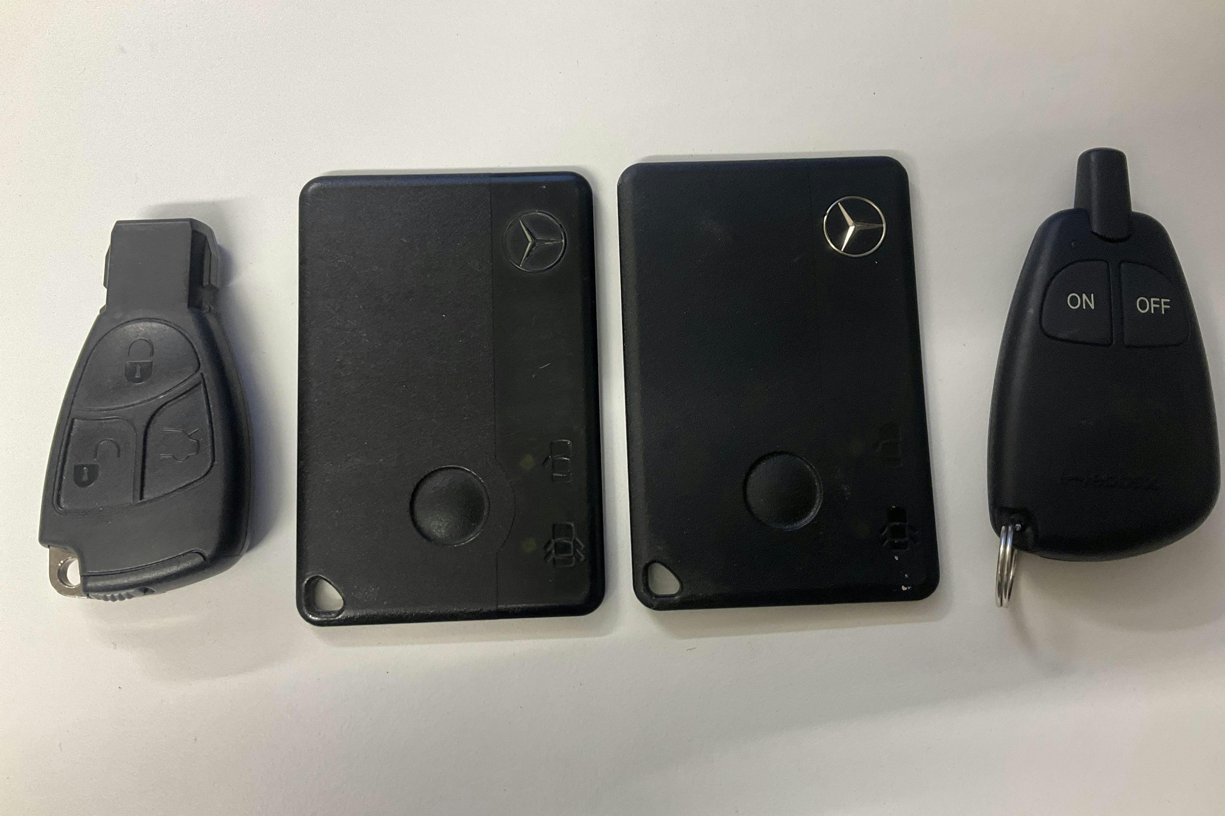 Presentationsfoto 15 av 15: Mercedes S 500 4Matic W220 (306hk) - 19 771 mil - Automat - Dark Blue - 2003