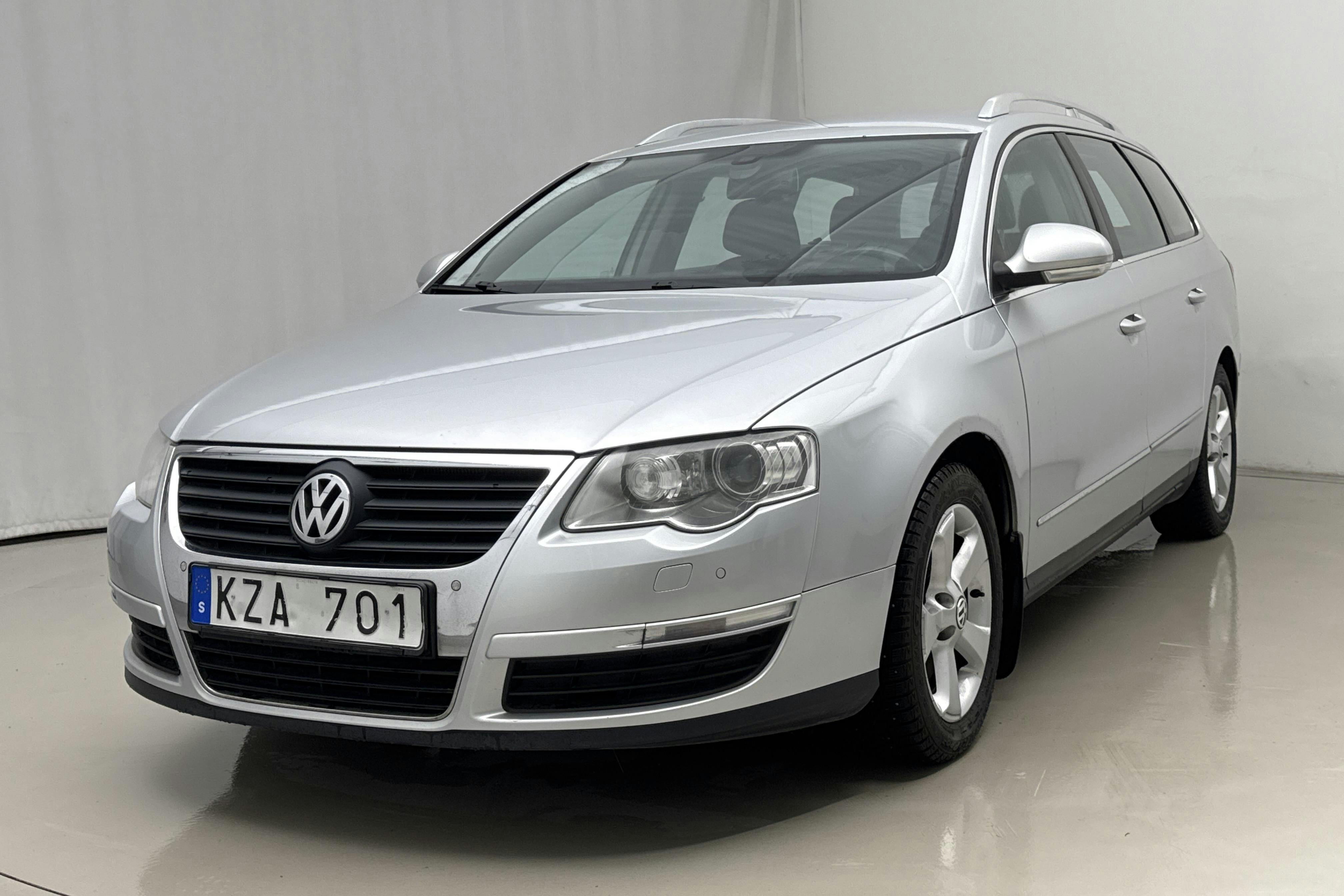 Presentationsfoto 1 av 12: VW Passat 1.8 TSI Variant (160hk) - 18 885 mil - Manuell - silver - 2010