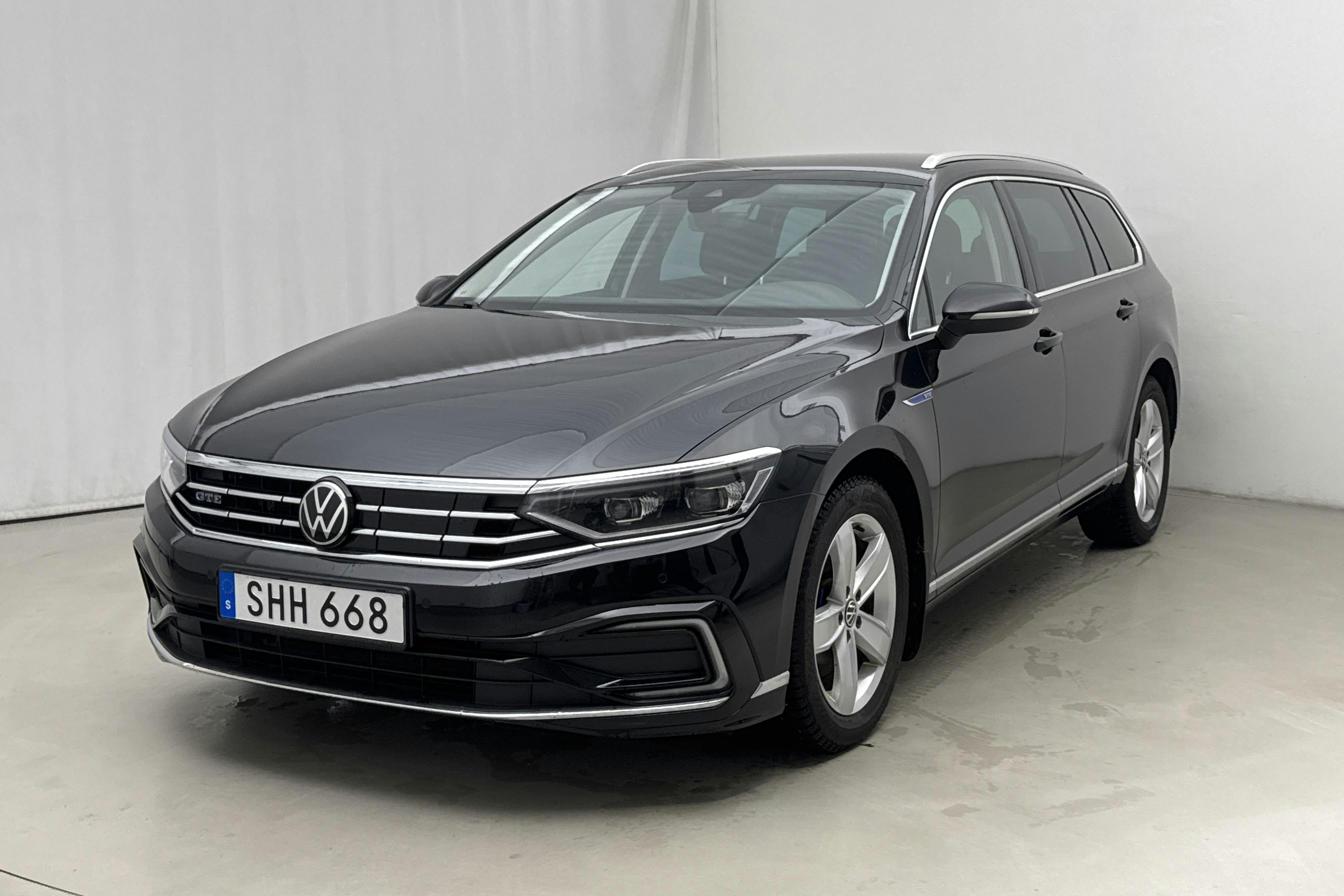 Presentation photo 1 of 18: VW Passat 1.4 GTE Sportscombi (218hk) - 115 780 km - Automatic - black - 2022